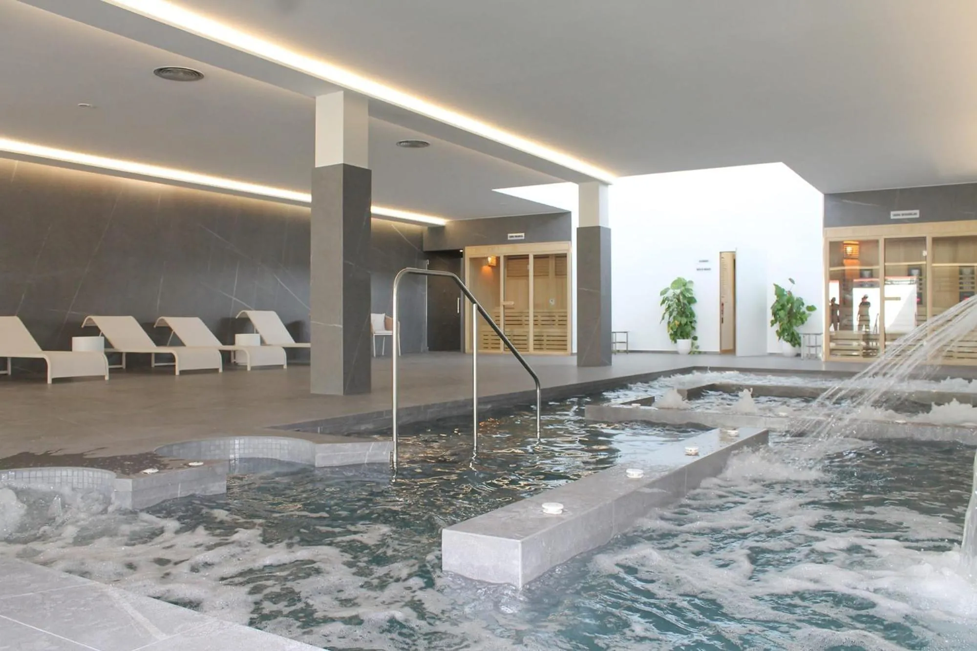 Spa and wellness centre/facilities in Hotel & Spa Carlos desde 1996