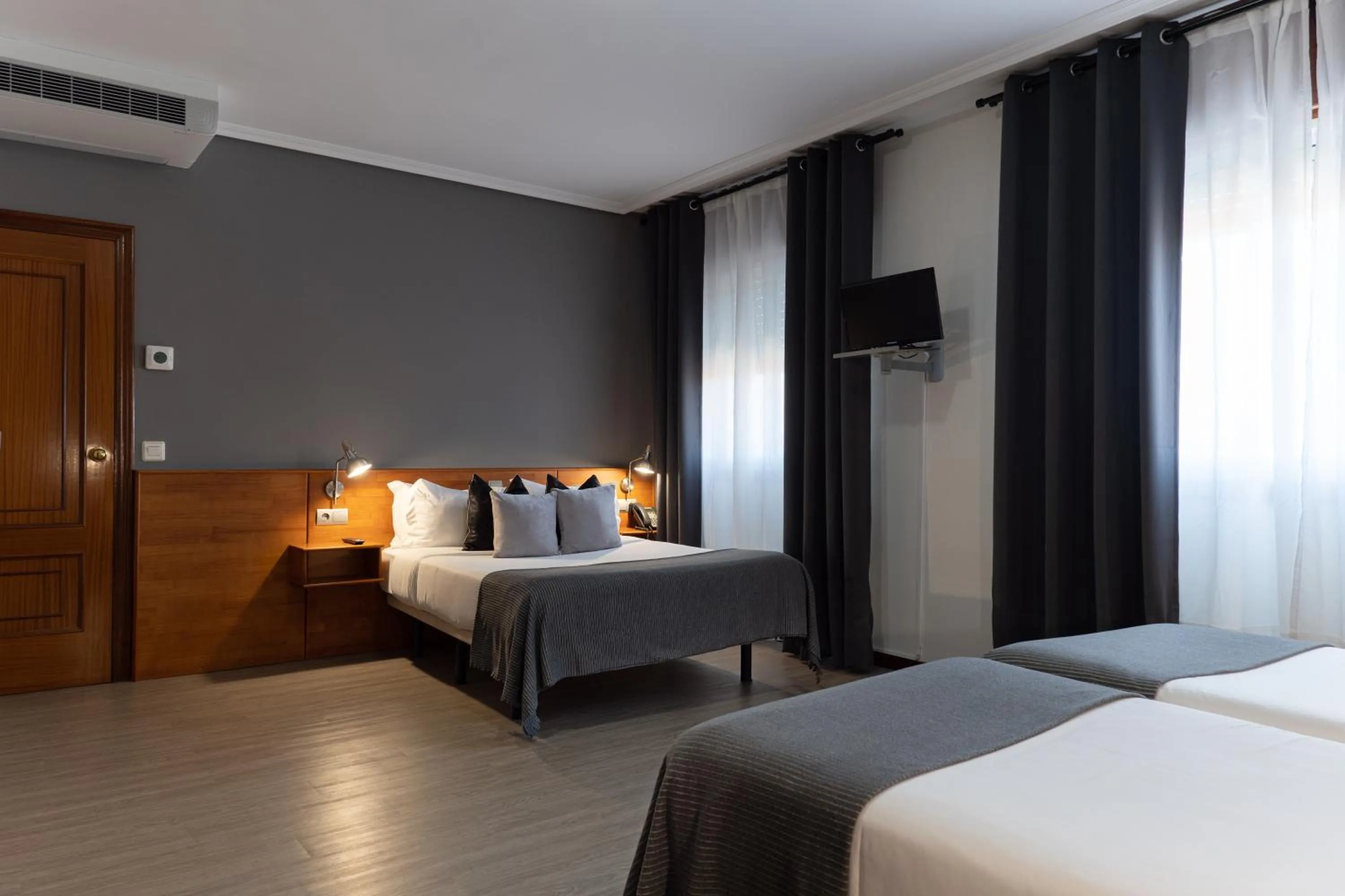 Bedroom, Bed in Hotel & Spa Carlos desde 1996