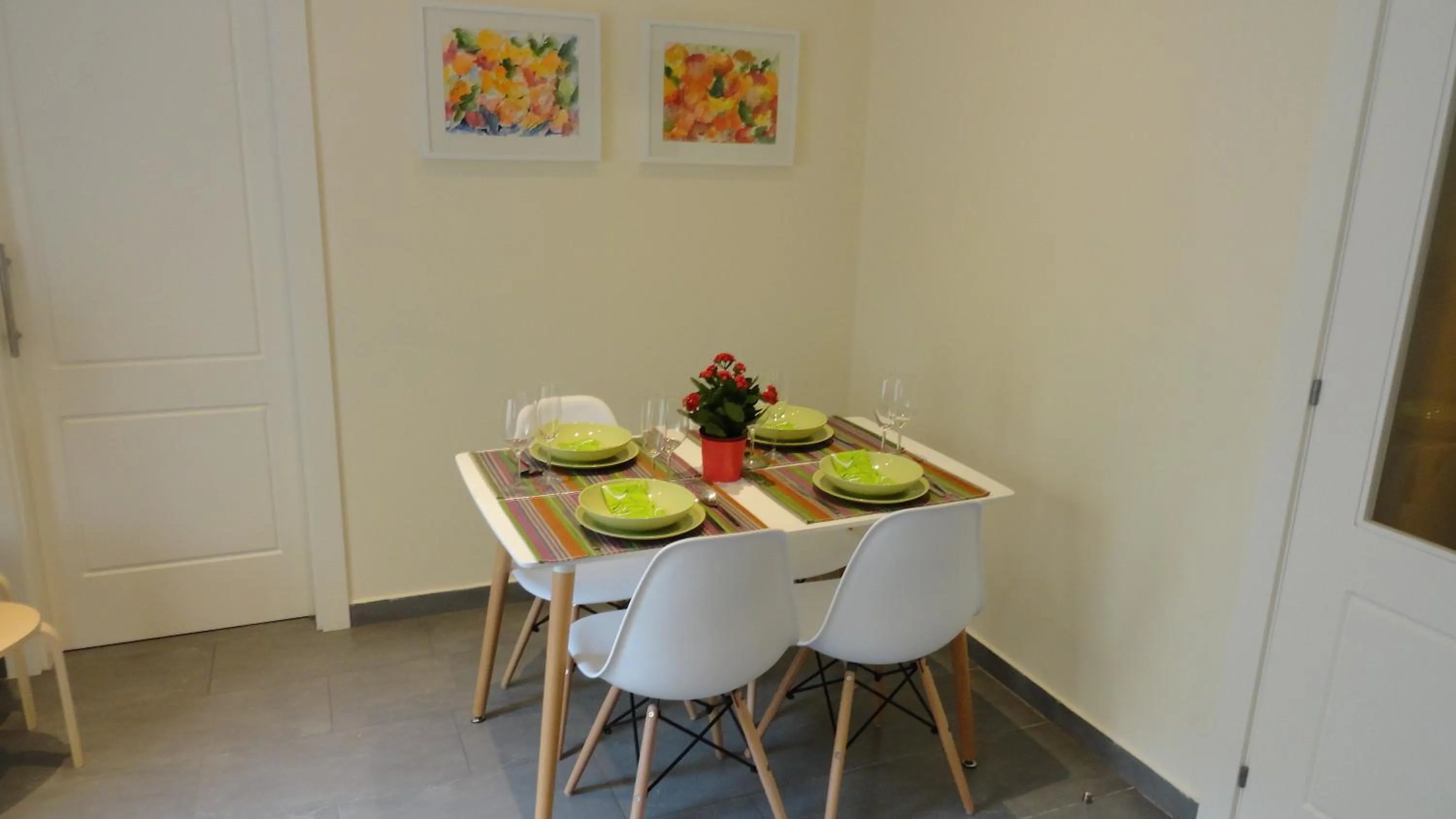 Dining area in Apartamento zona playa de San Sebastian
