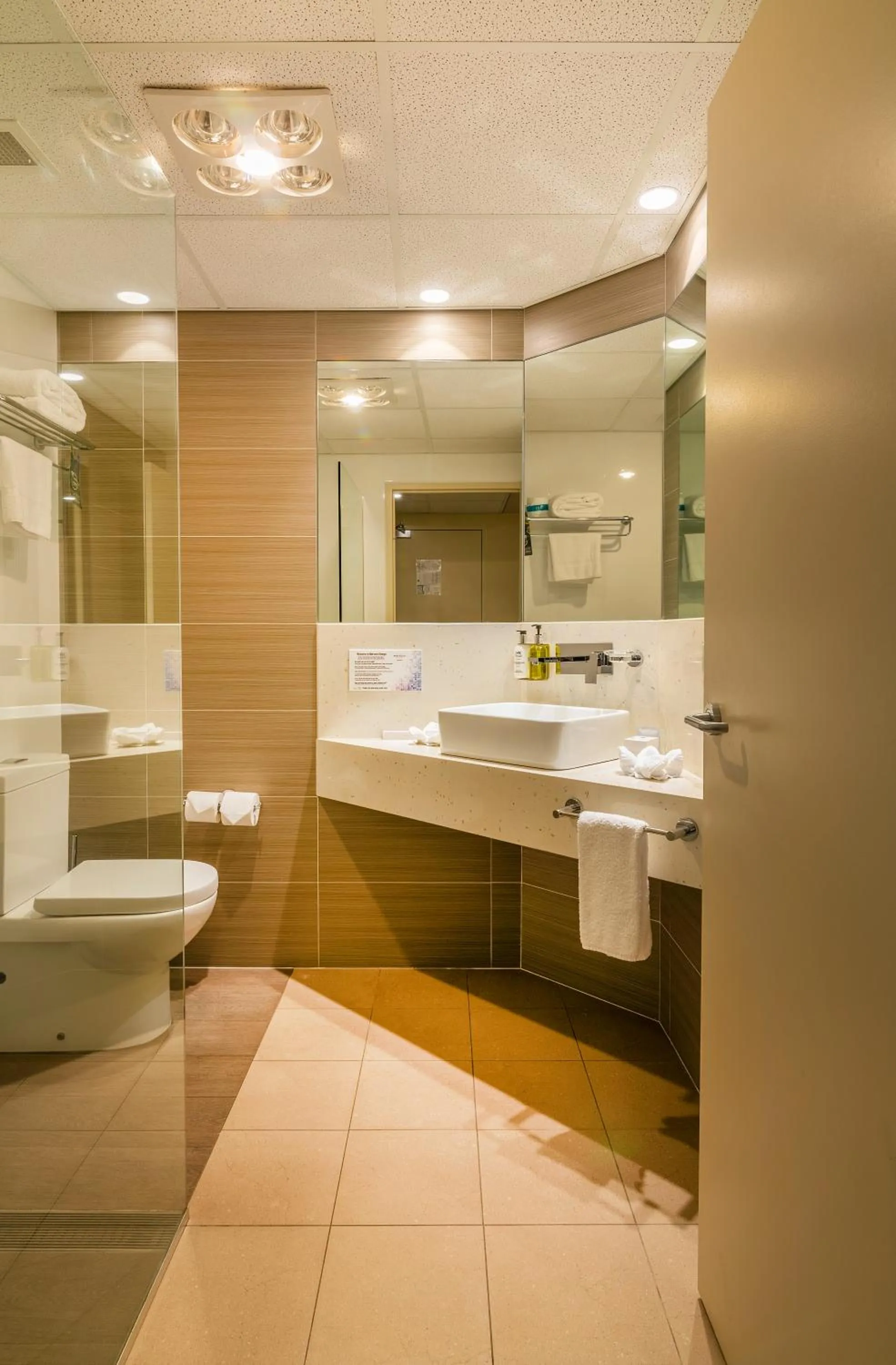 Toilet in Mercure Orange