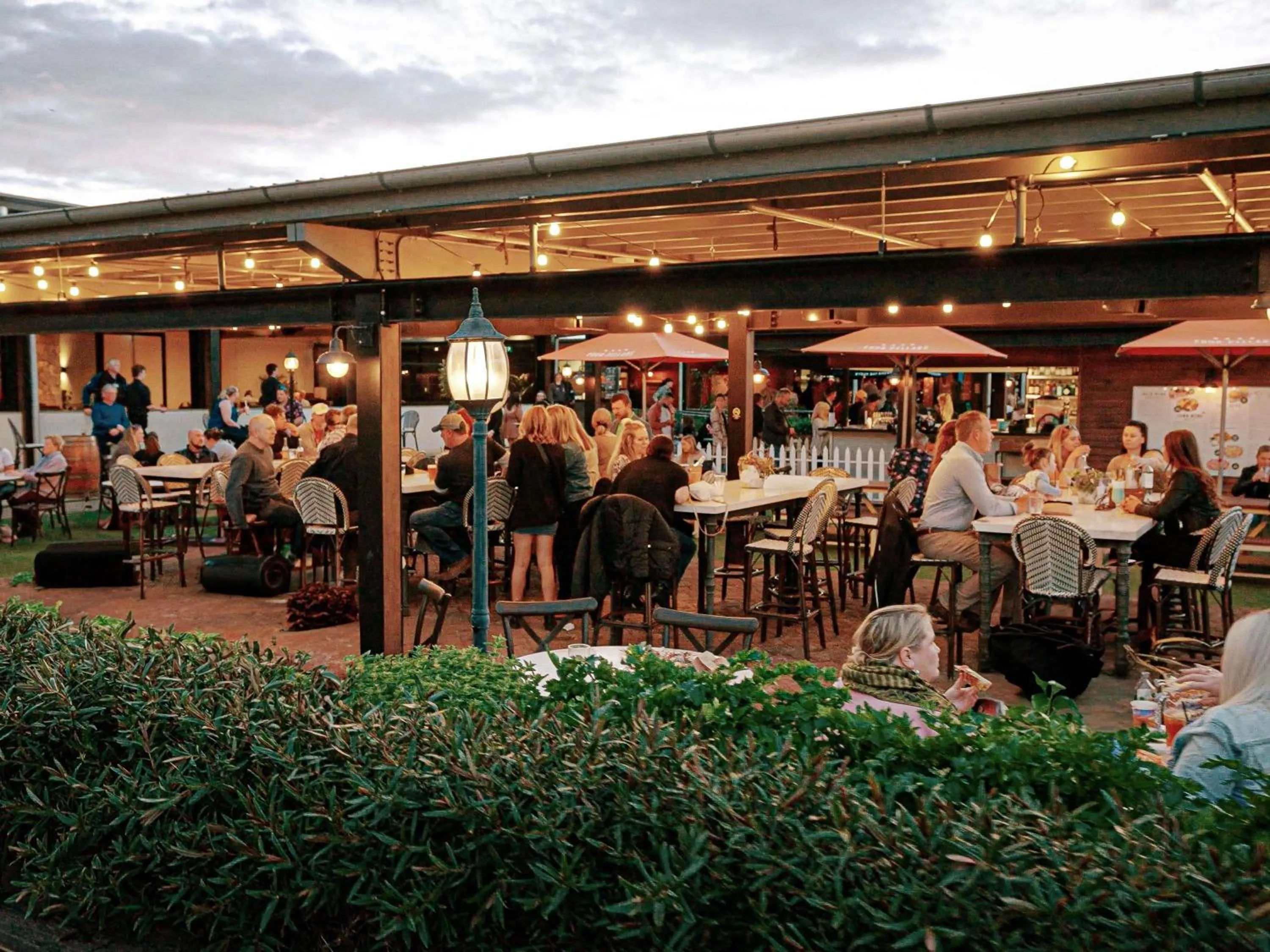 Lounge or bar in Mercure Orange