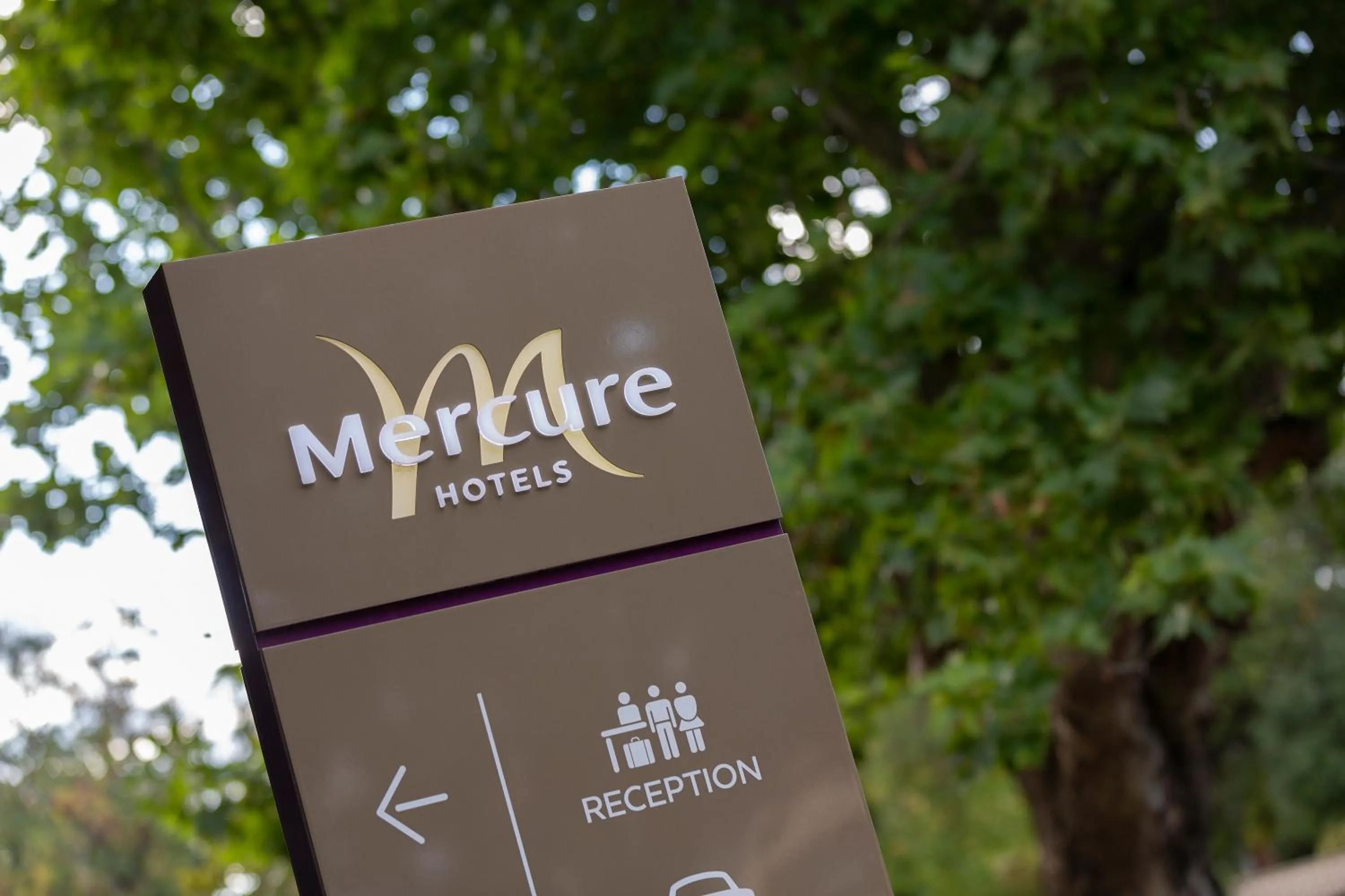 Logo/Certificate/Sign in Mercure Orange