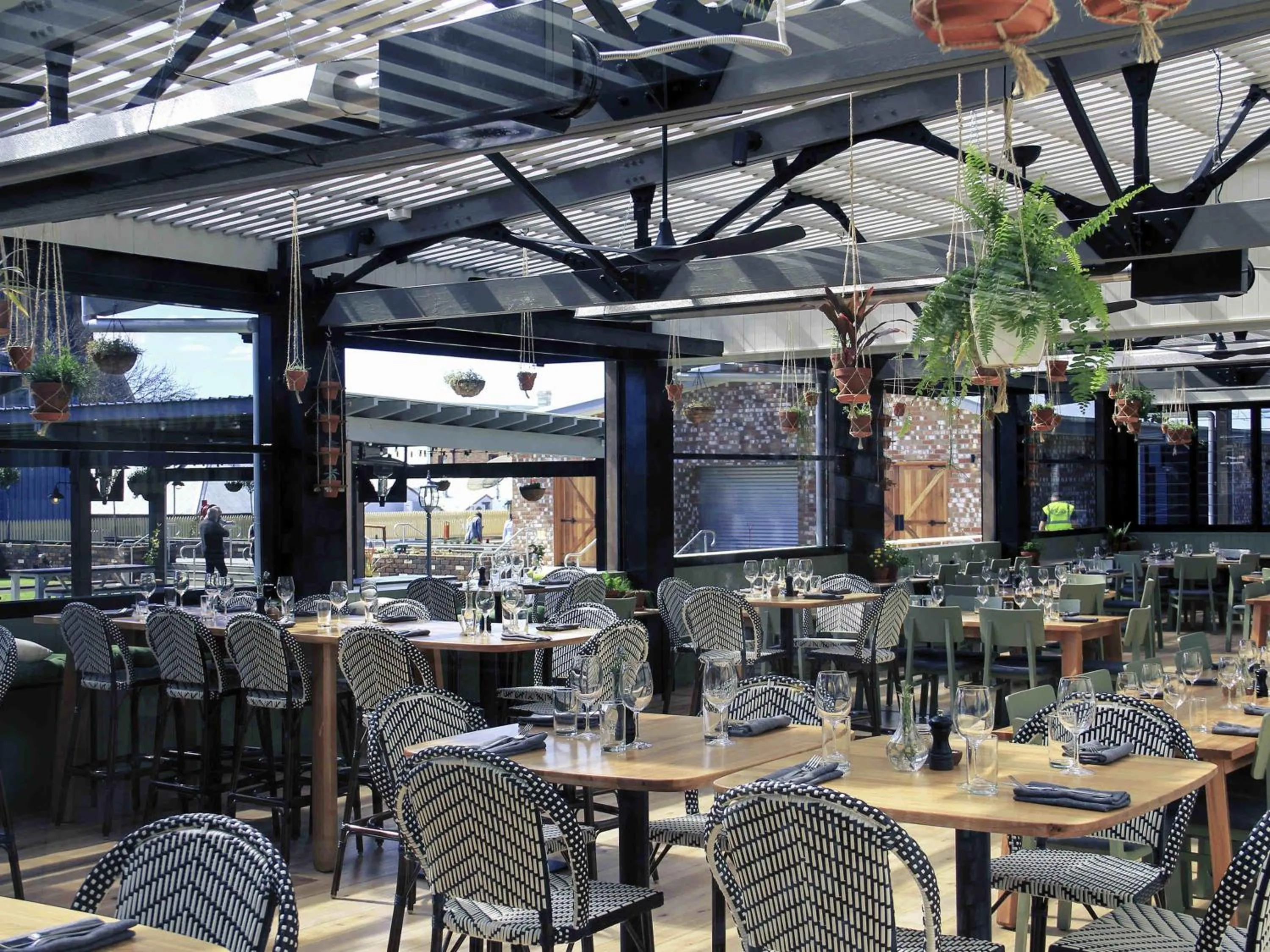 Lounge or bar in Mercure Orange