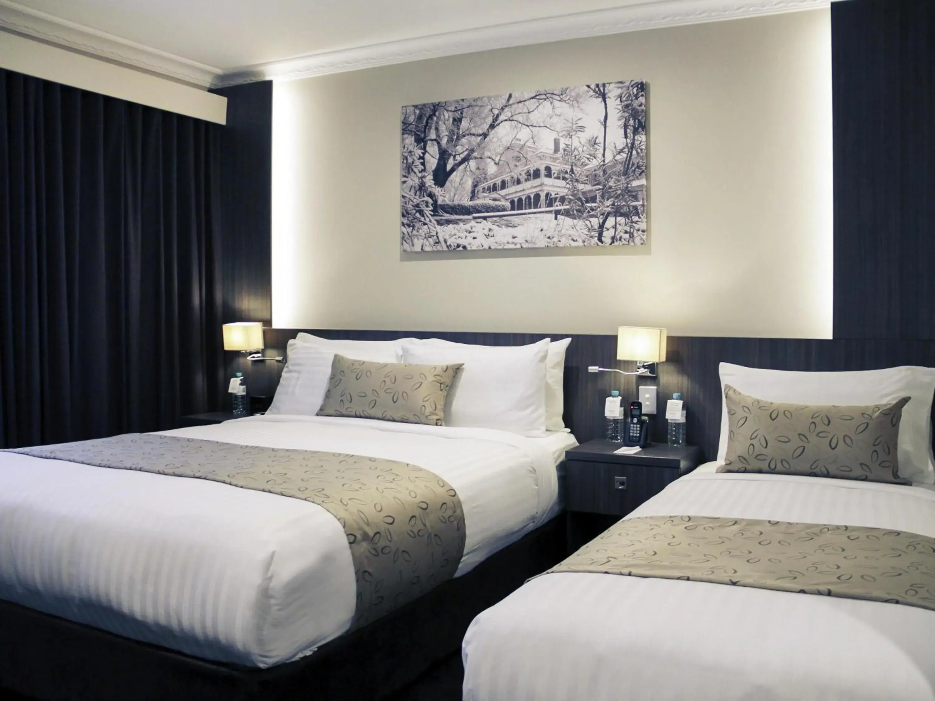 Bedroom, Bed in Mercure Orange Bedroom, Bed in Mercure Orange