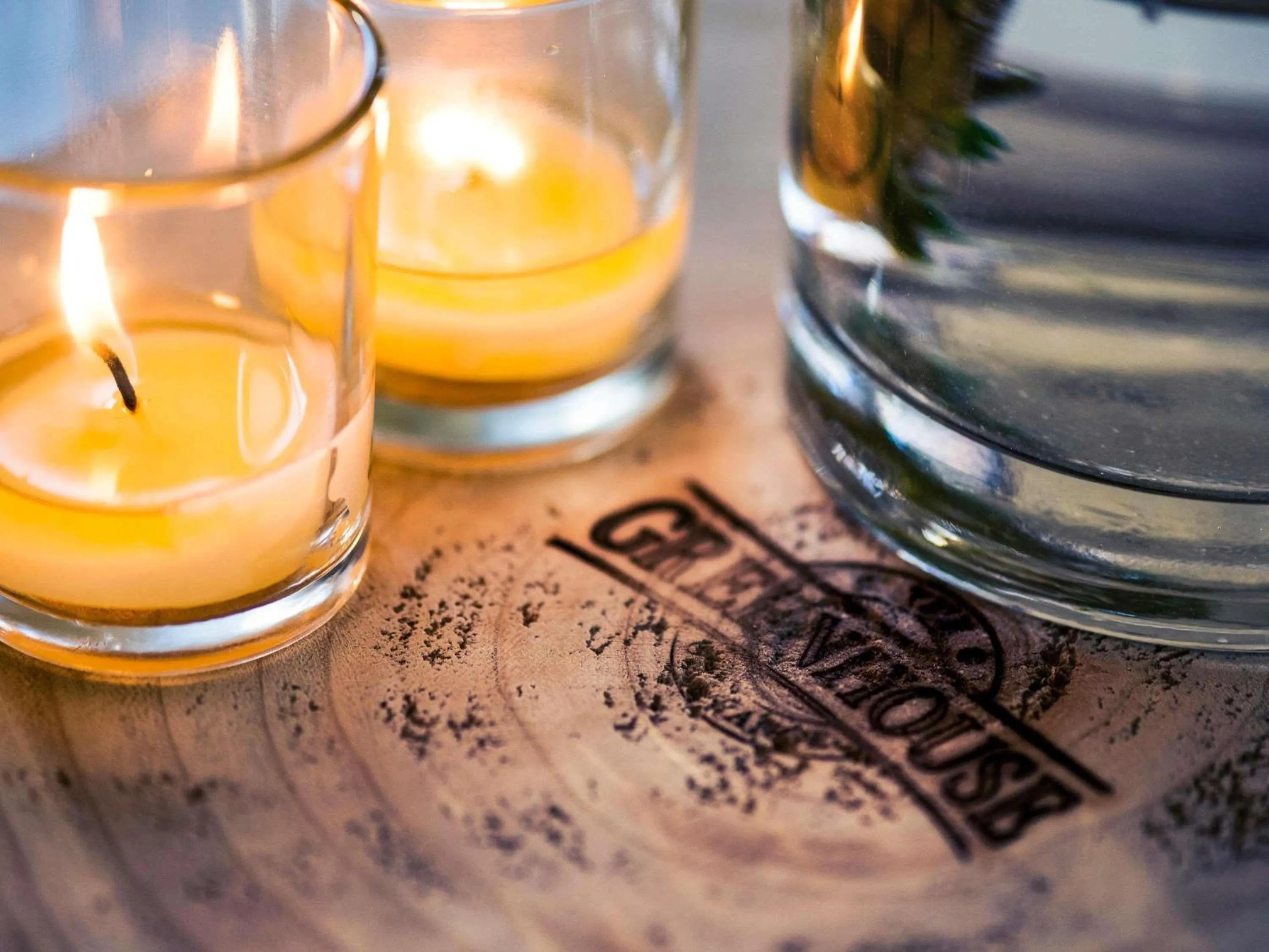 Restaurant/places to eat in Mercure Orange