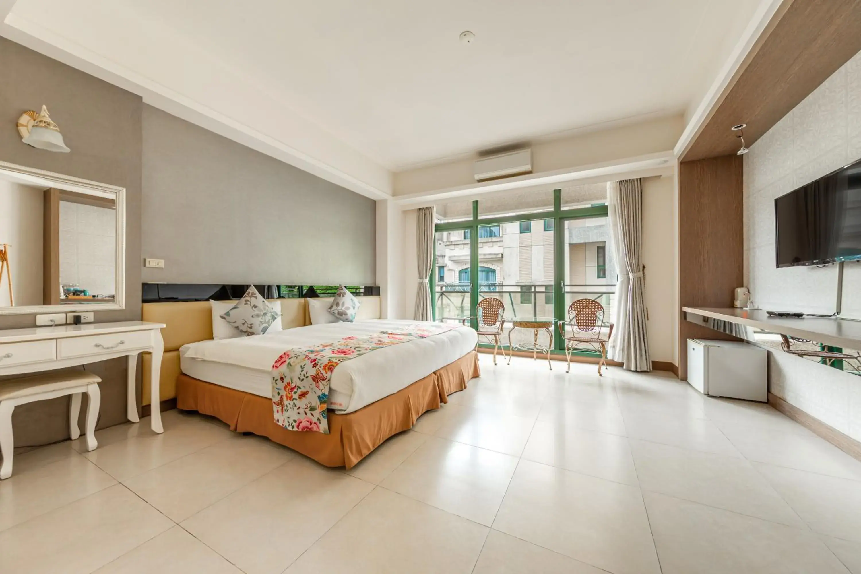 Double Room with Balcony in Regal Haven Elevator Hualien Double Room with Balcony in Regal Haven Elevator Hualien