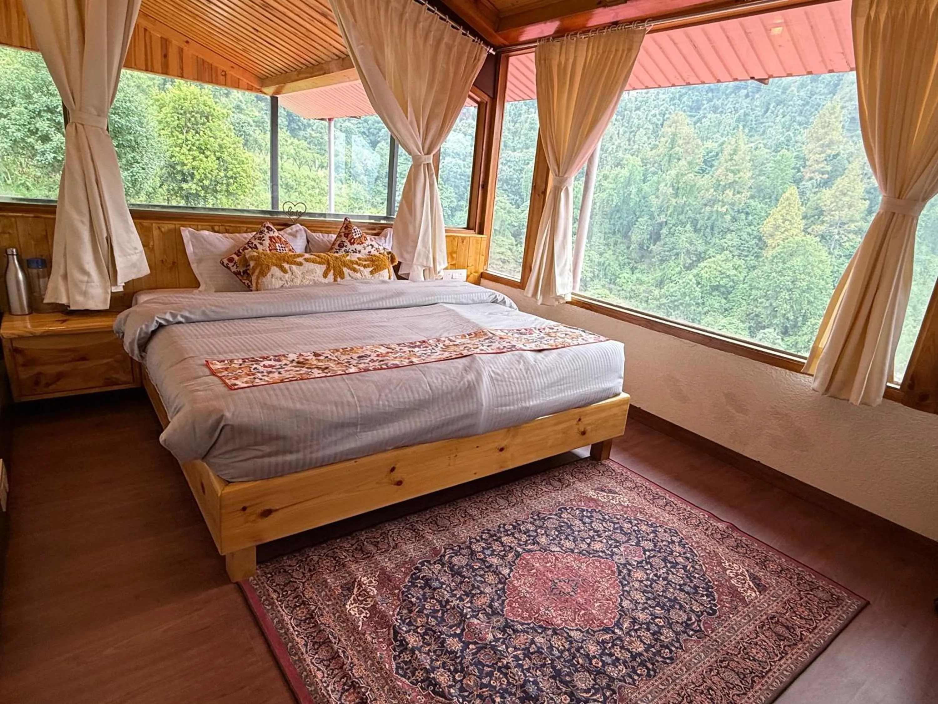 King Room in The Hermit's Getaway