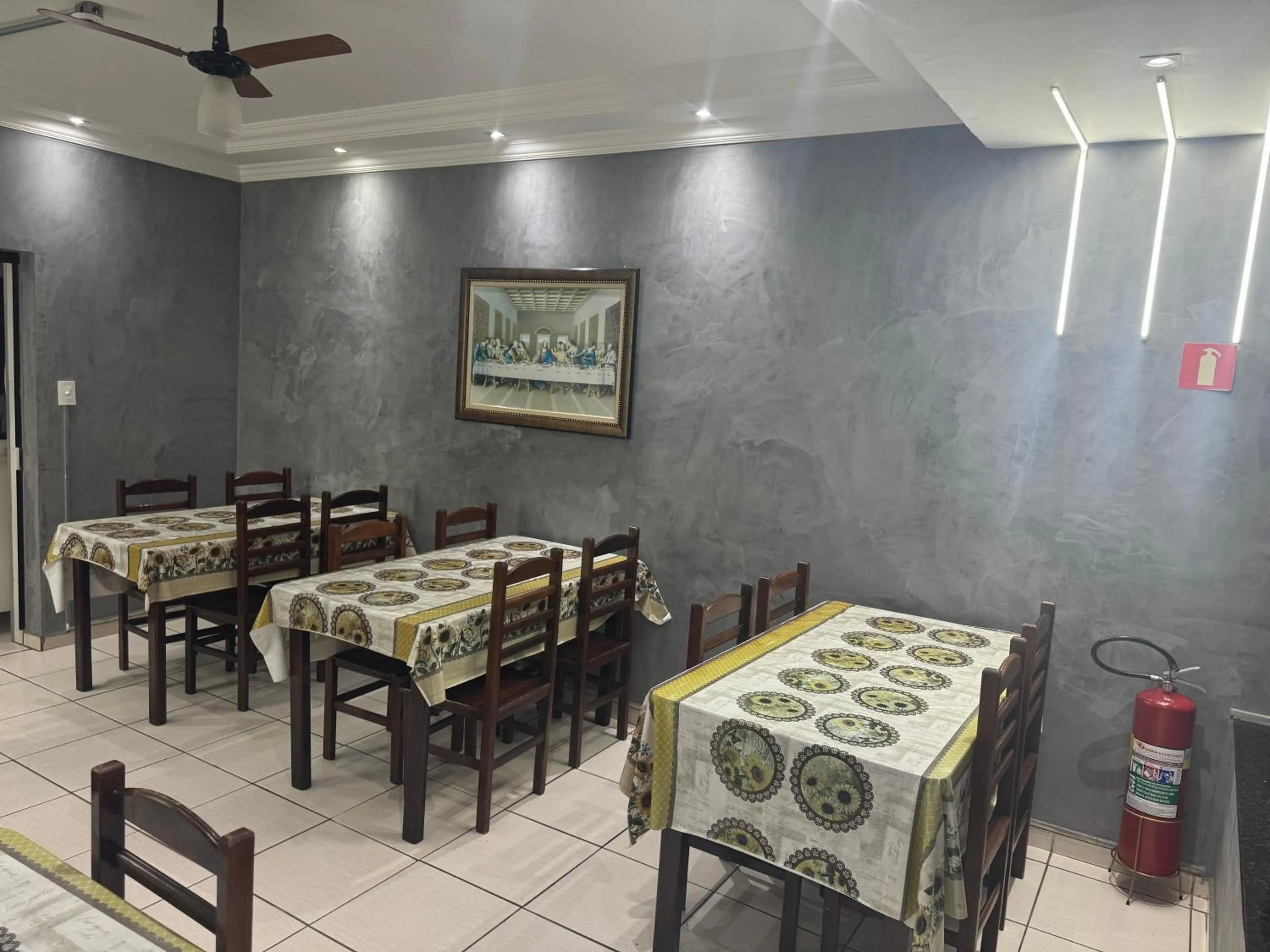 Restaurant/places to eat in Pousada Rabake