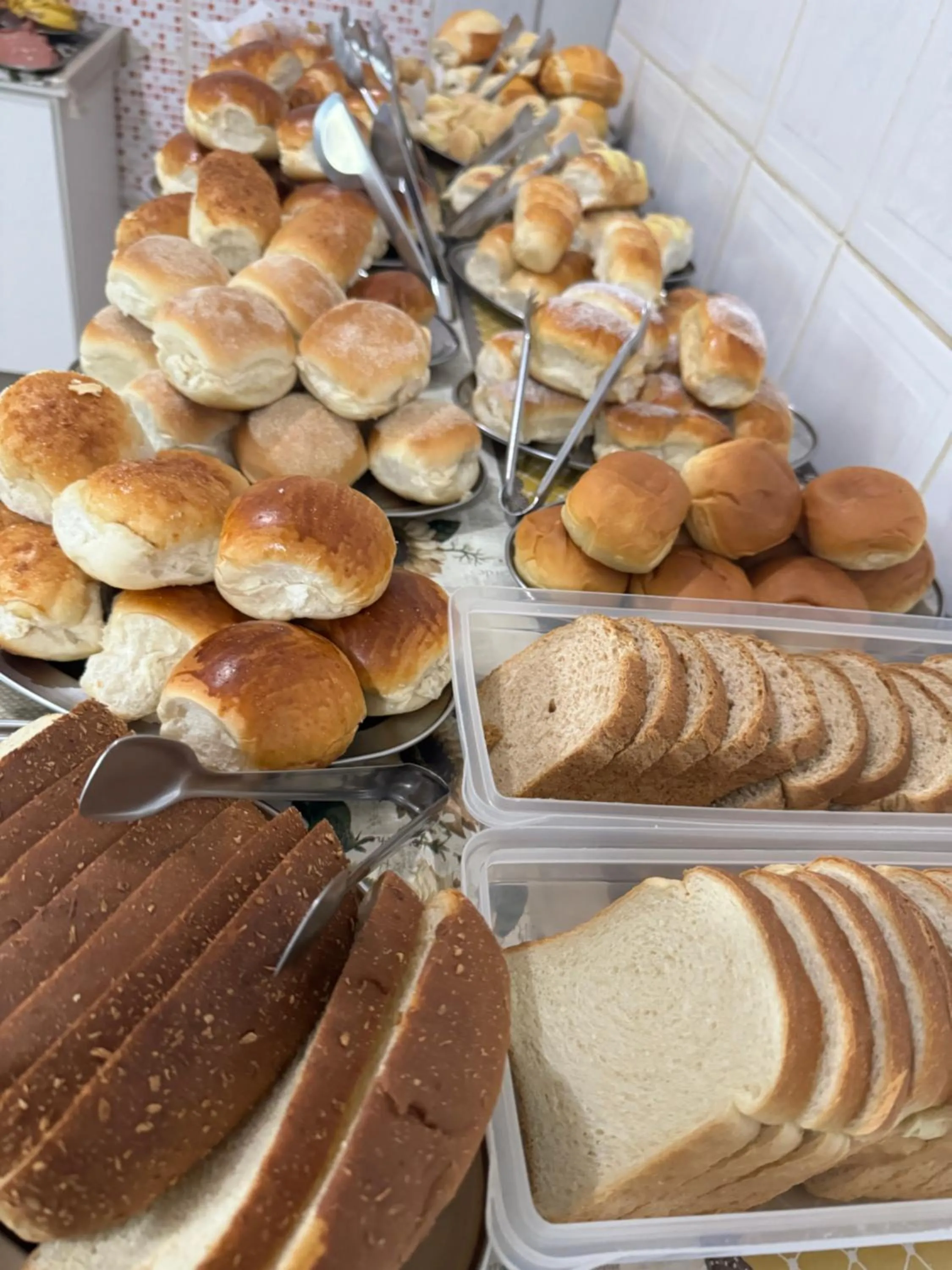 Buffet breakfast in Pousada Rabake