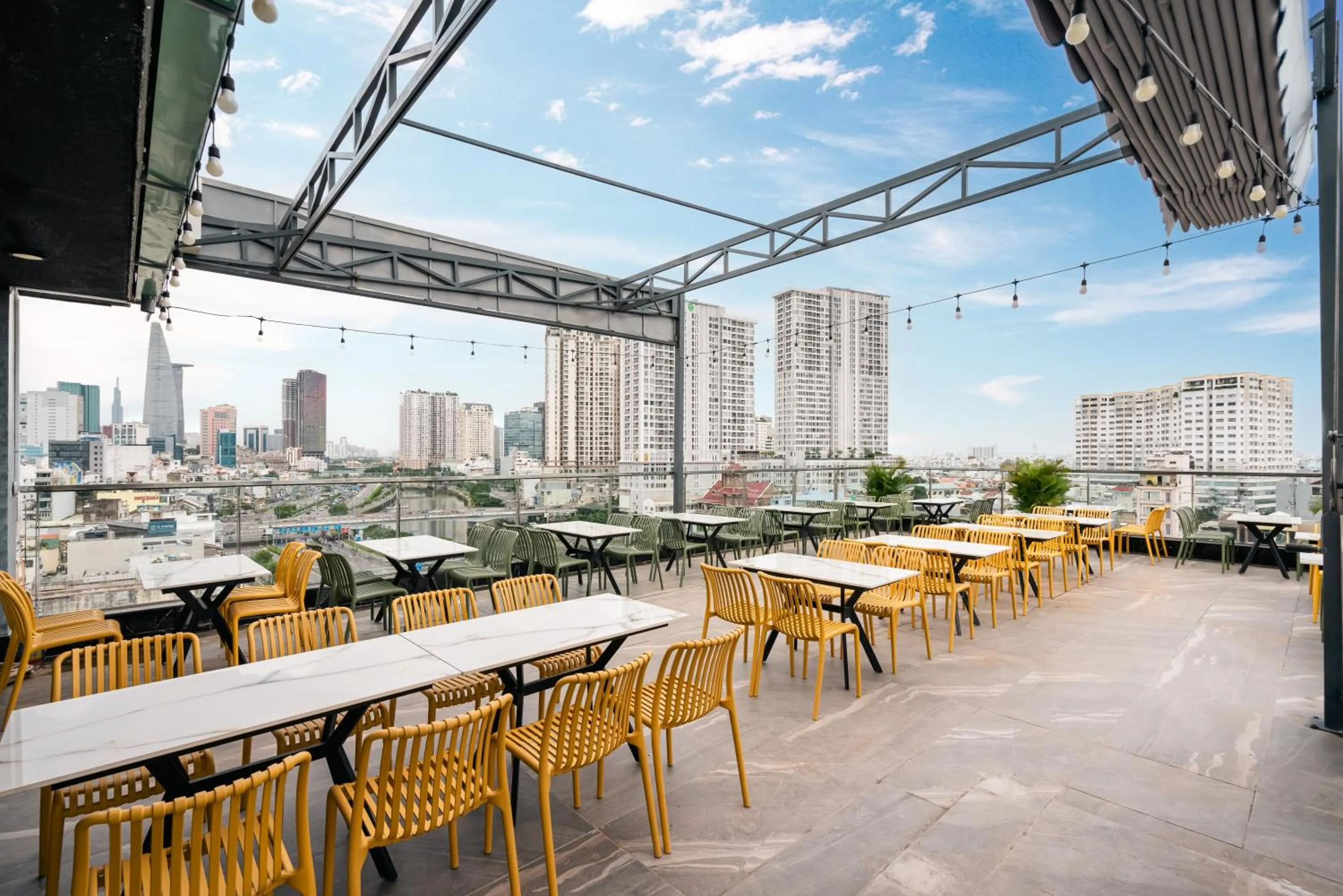 Restaurant/places to eat in G8 Riverside Hotel Saigon