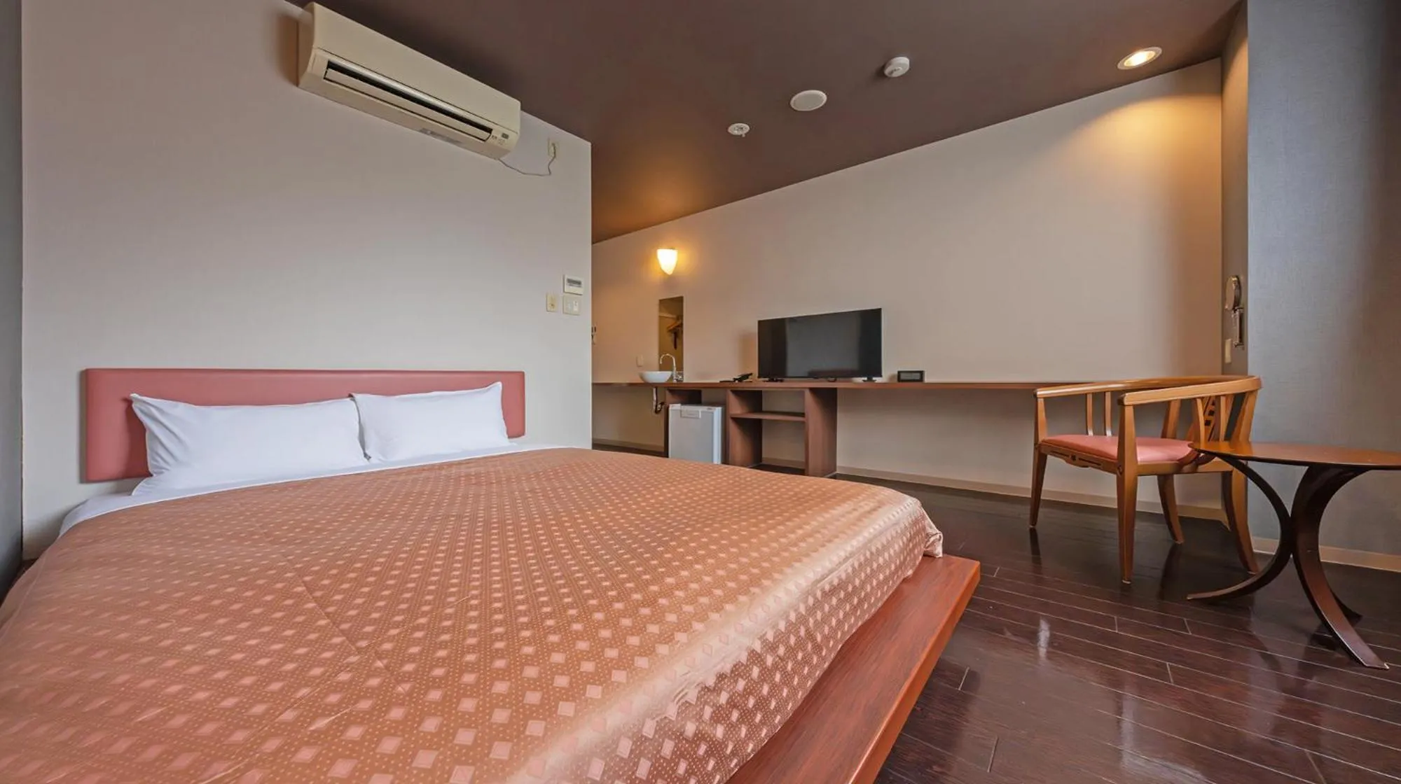 Photo of the whole room, Bed in Quintessa Hotel Fukuoka watanabedori Comic&Books