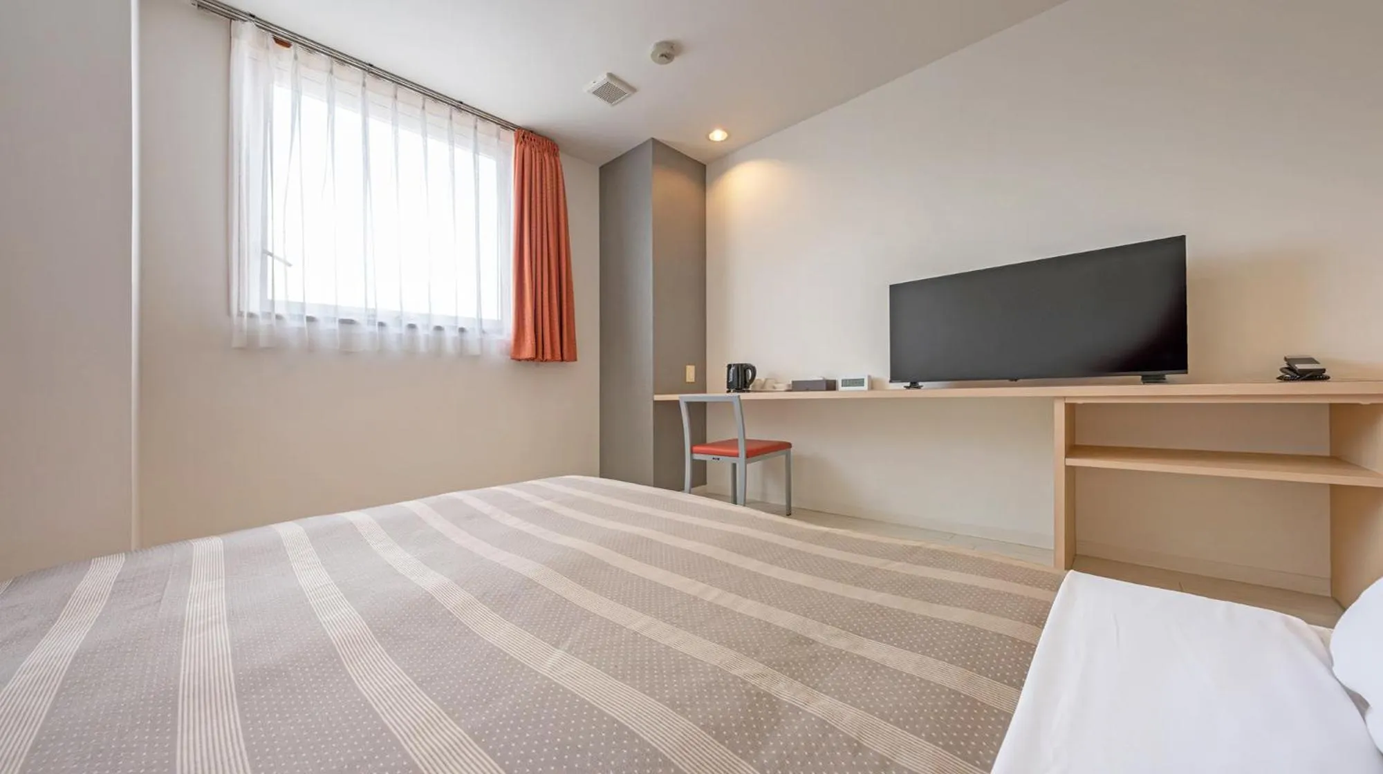 Photo of the whole room, Bed in Quintessa Hotel Fukuoka watanabedori Comic&Books