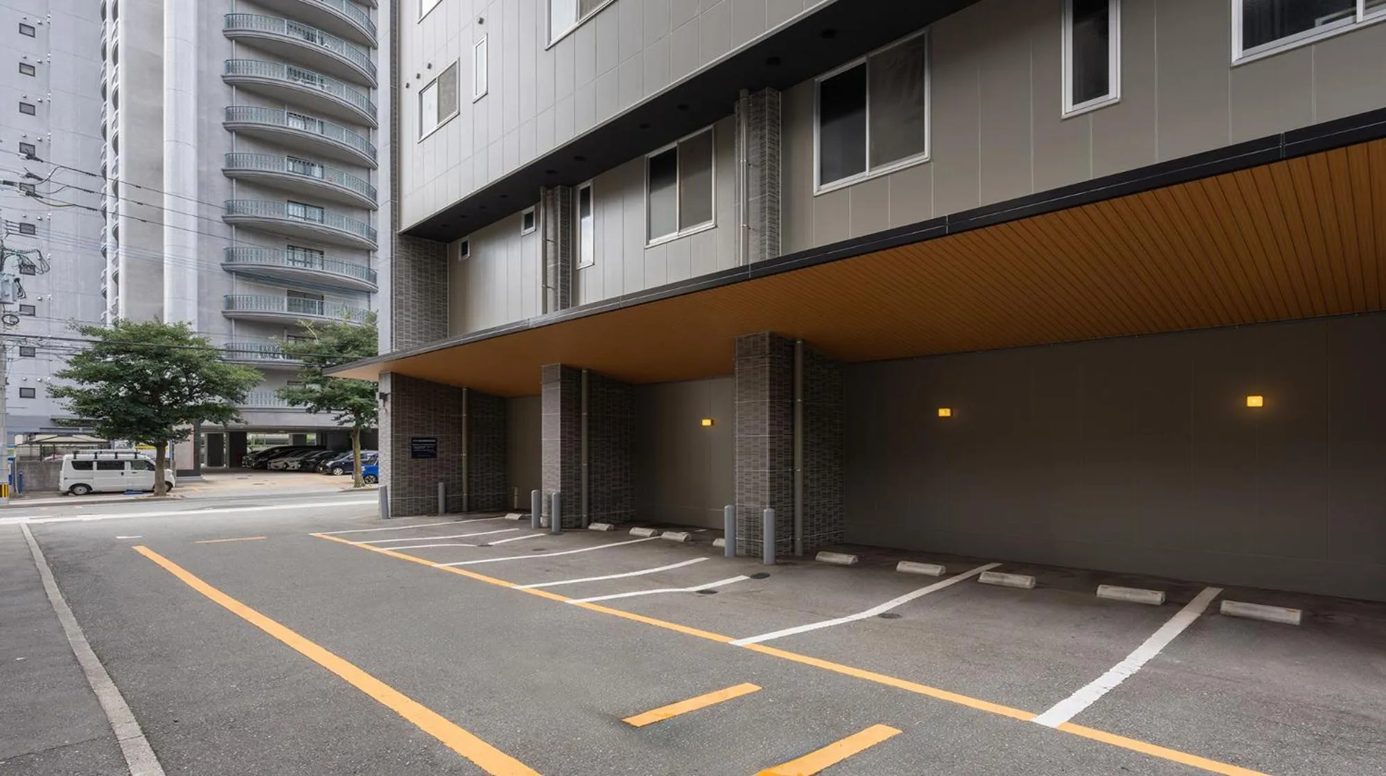 Parking in Quintessa Hotel Fukuoka watanabedori Comic&Books
