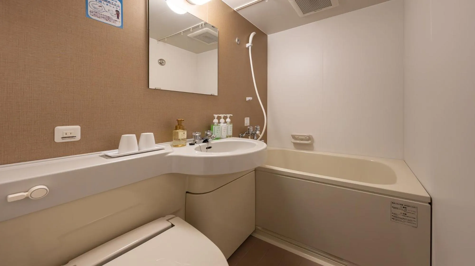 Photo of the whole room in Quintessa Hotel Fukuoka watanabedori Comic&Books