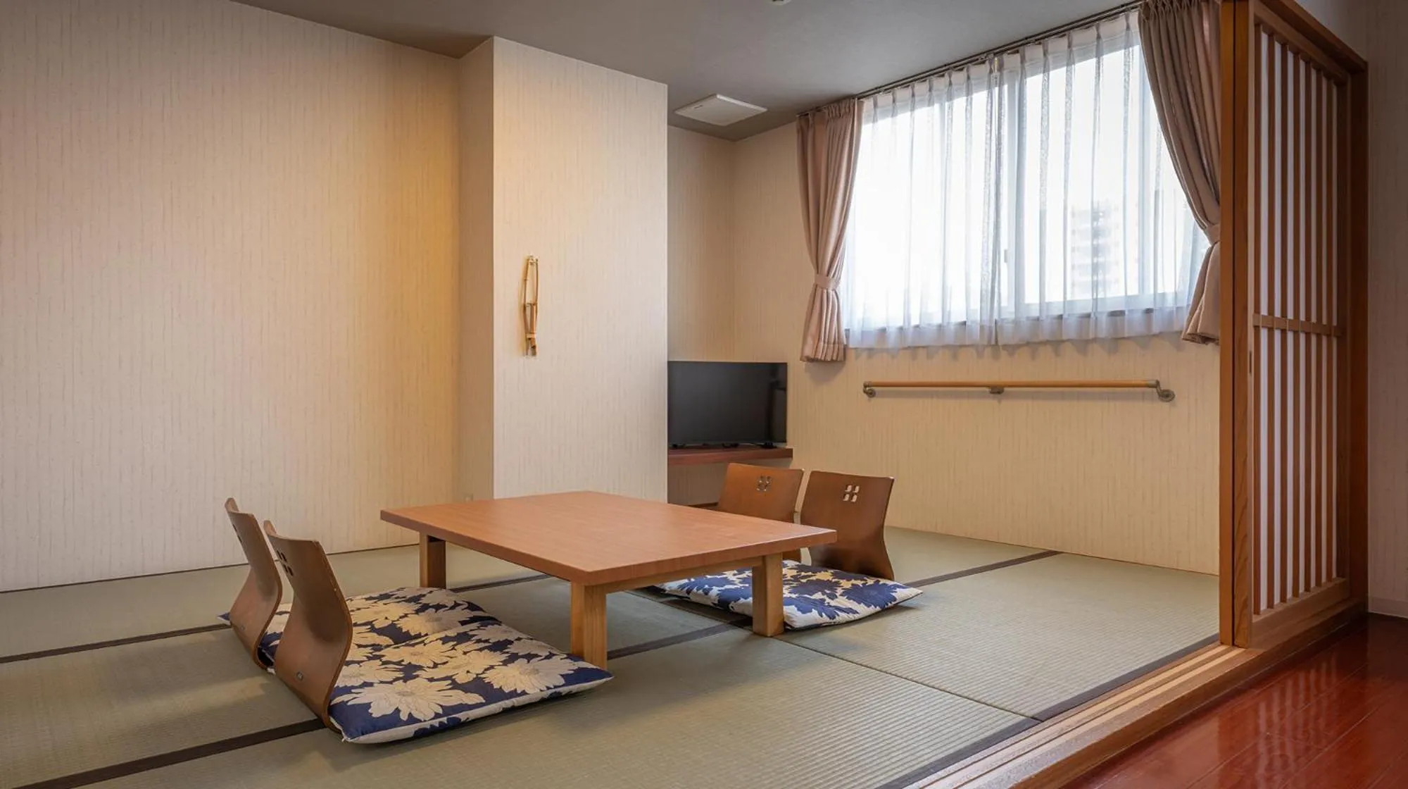 Photo of the whole room in Quintessa Hotel Fukuoka watanabedori Comic&Books