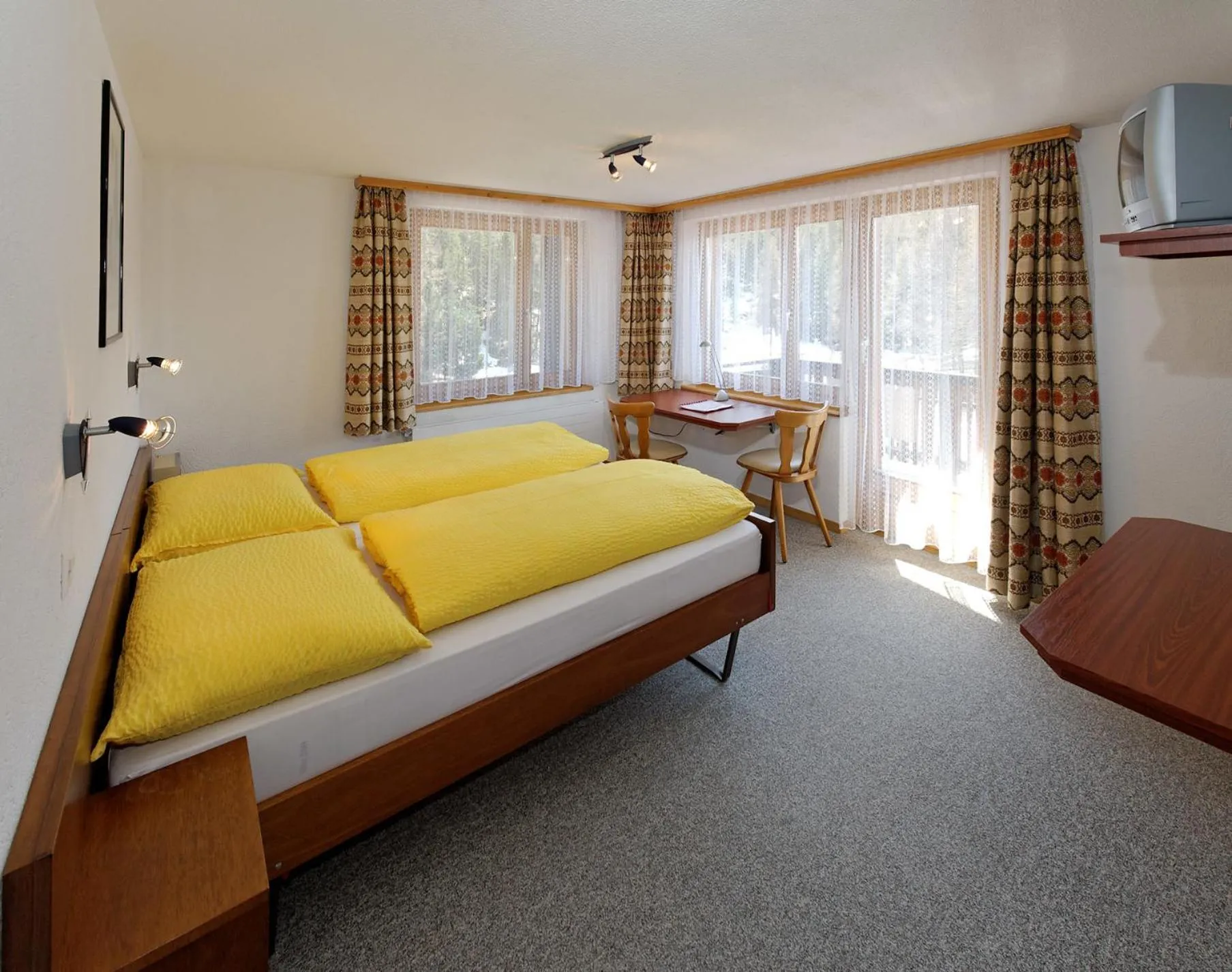 Day, Bed in Hotel zum See