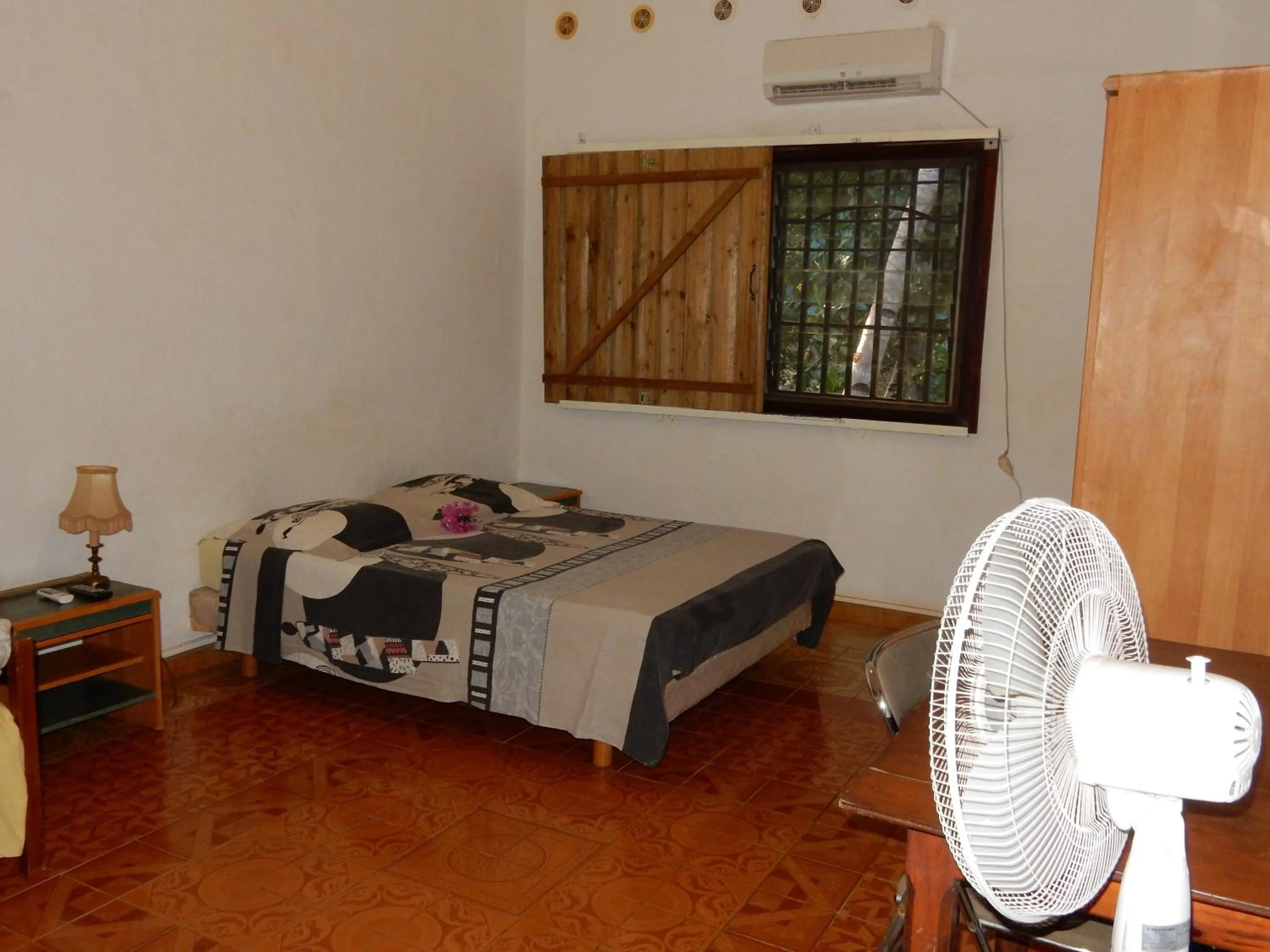 Photo of the whole room, Bed in Sarl Mayoume