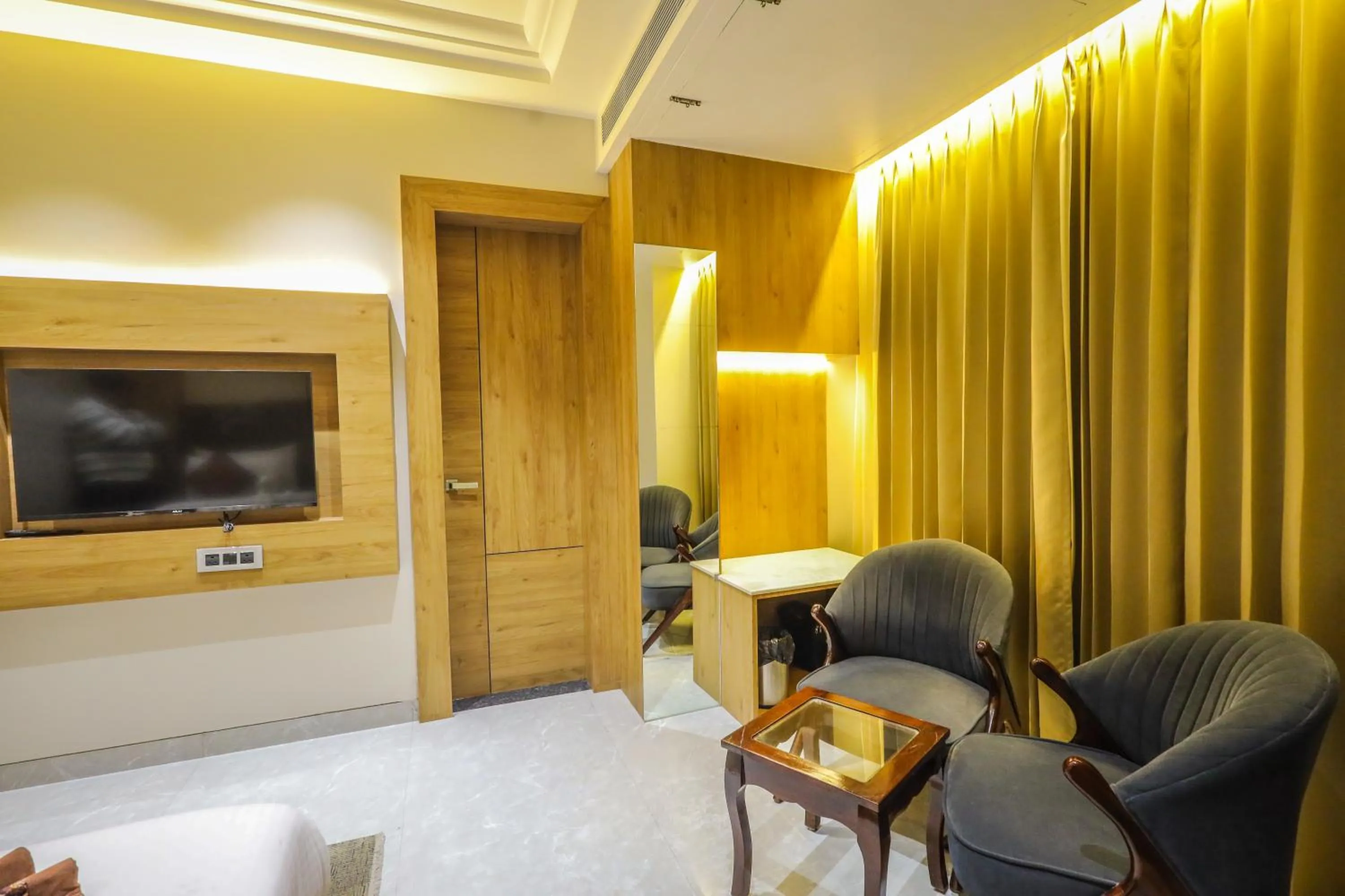 TV and multimedia in Shri Damodar Dham