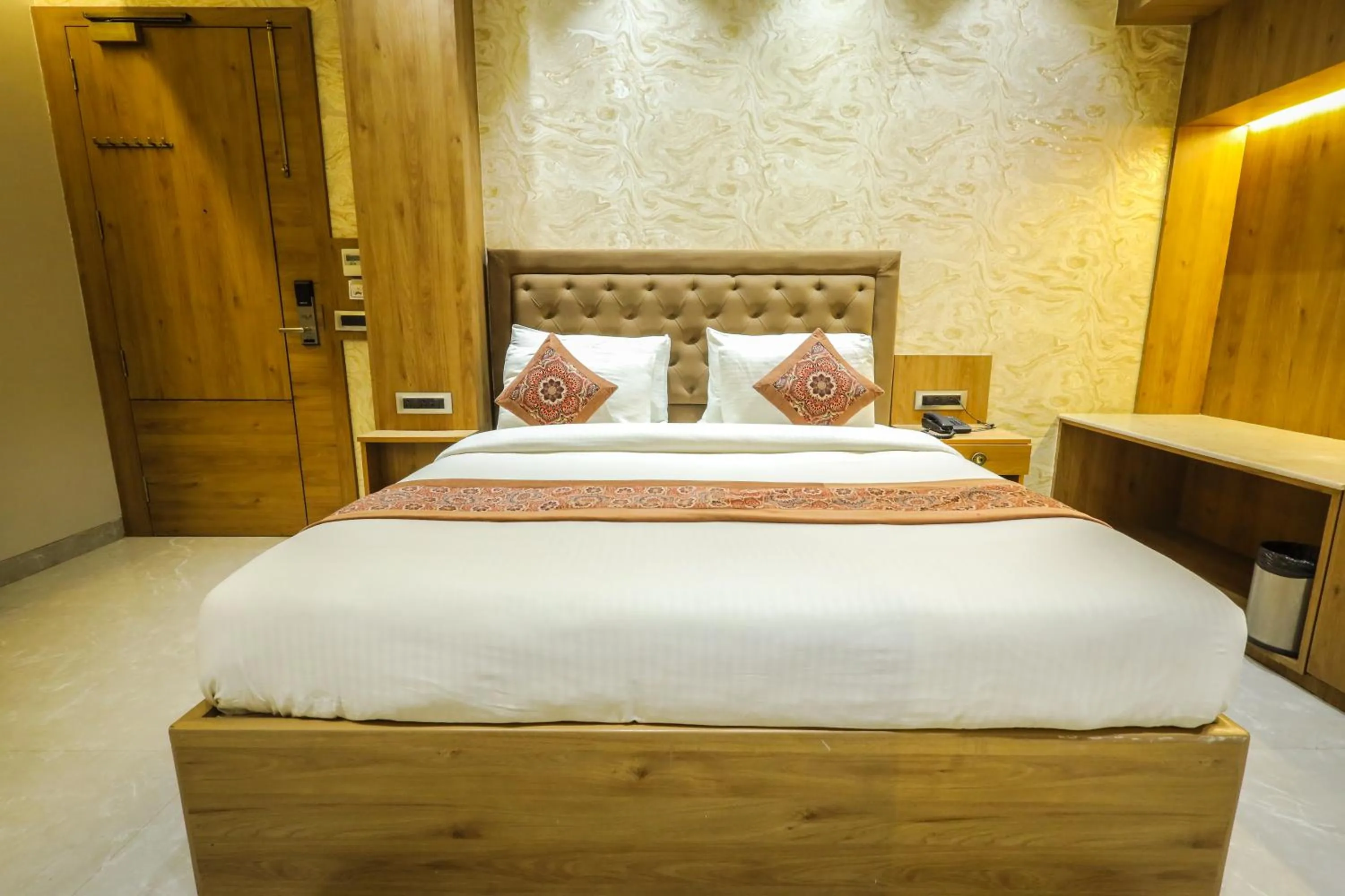 Bed in Shri Damodar Dham