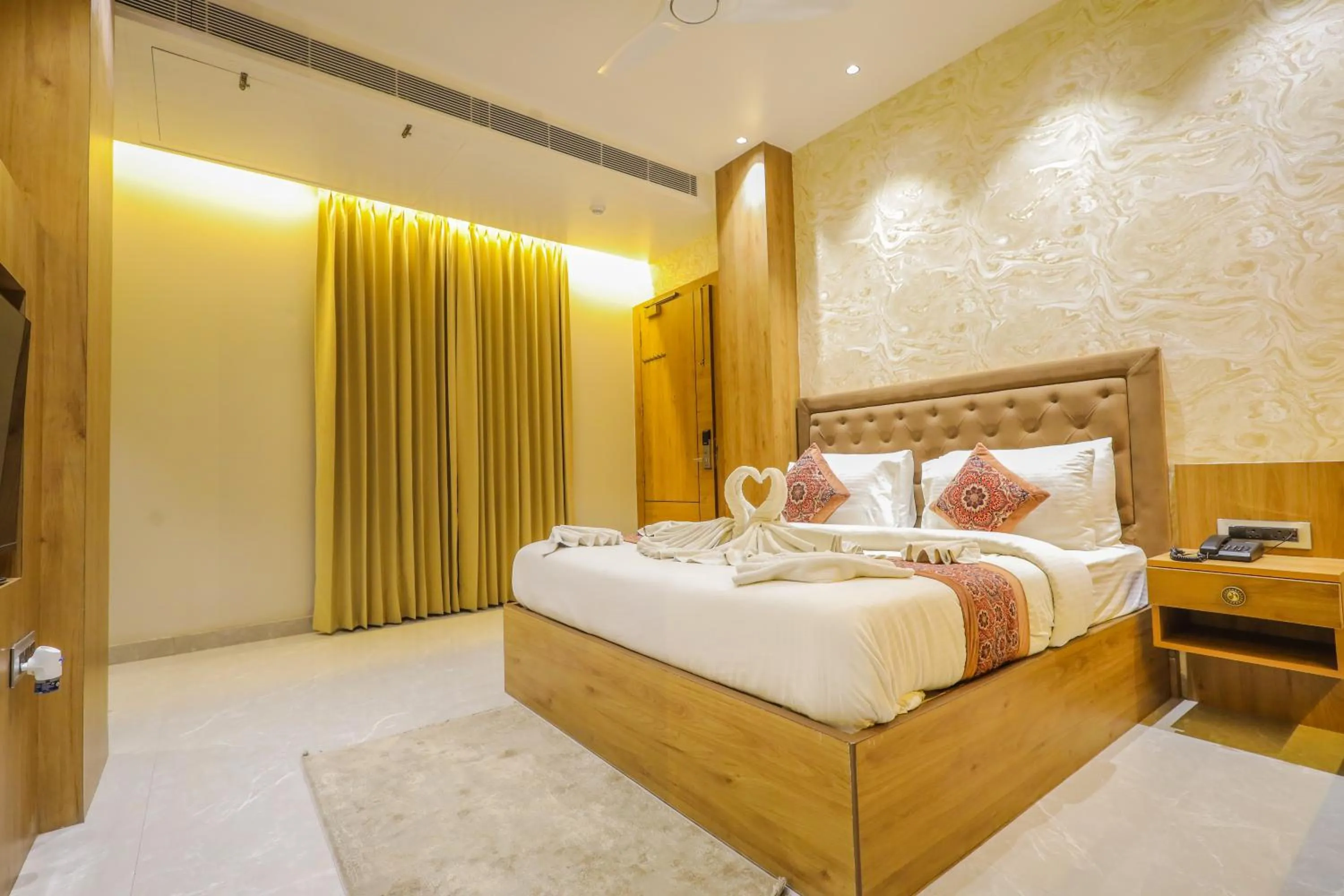 Bedroom, Bed in Shri Damodar Dham