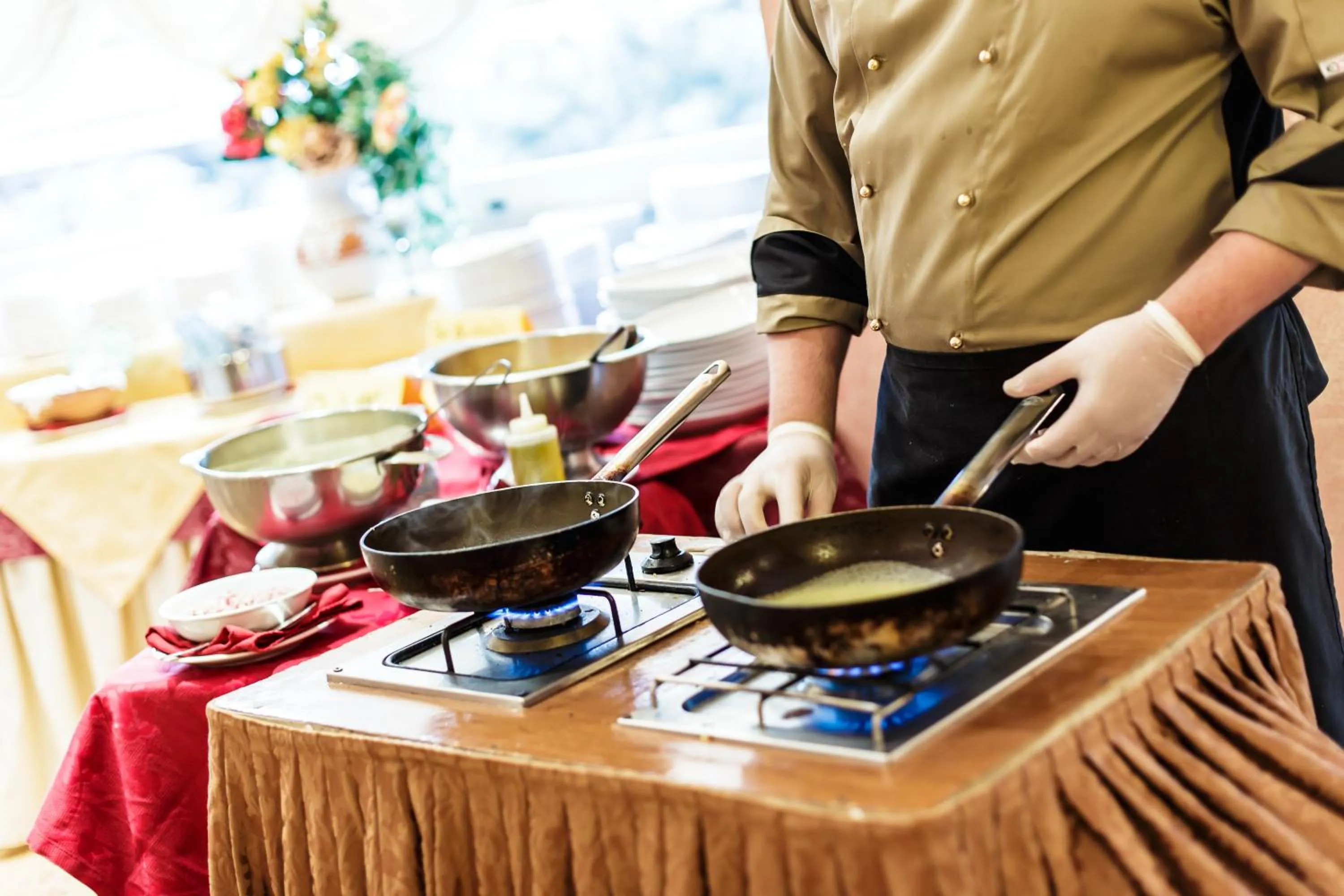 Restaurant/places to eat in Hotel Everest