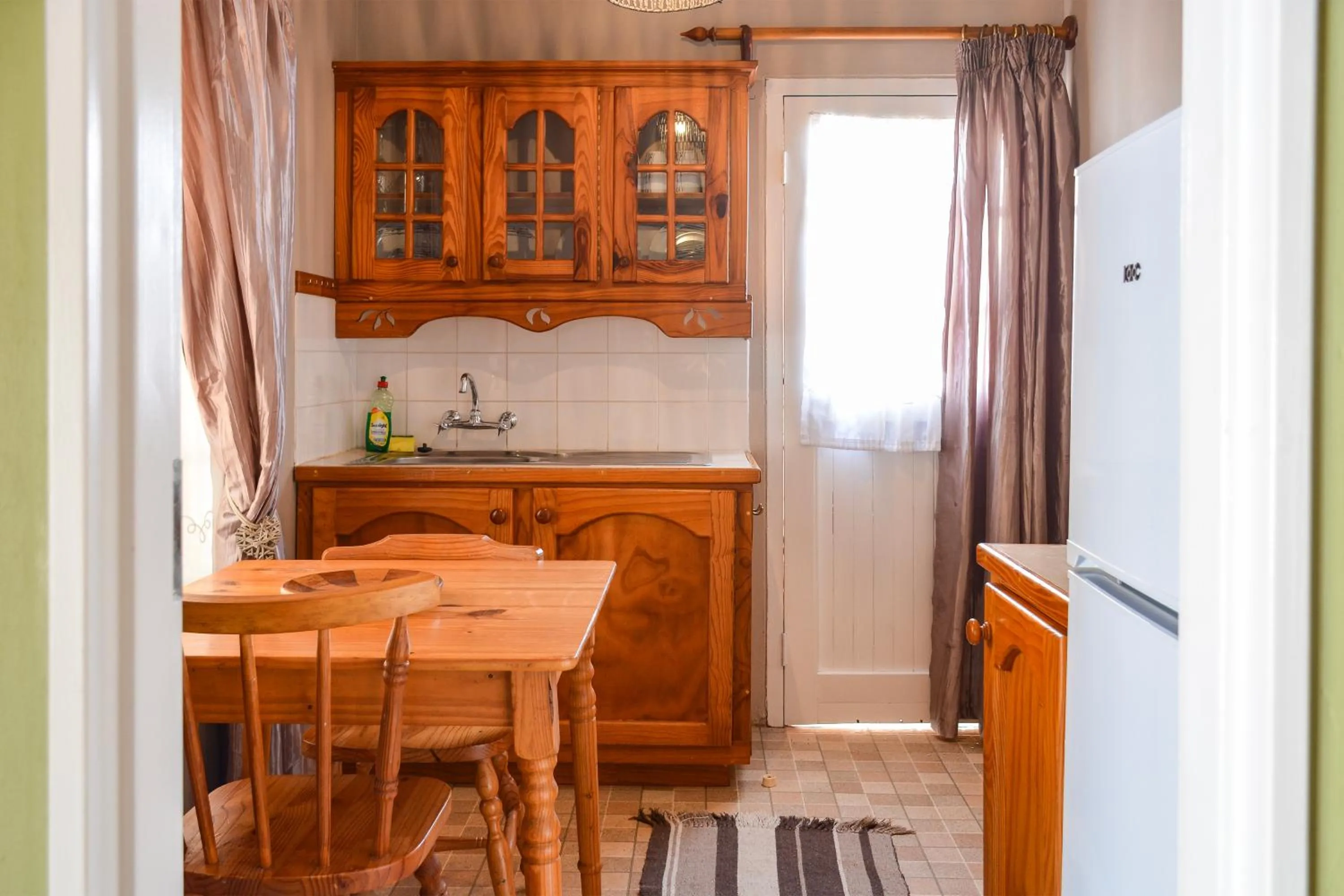 Kitchen or kitchenette in Biggy Best Boutique Hotel & Self Catering Cottages