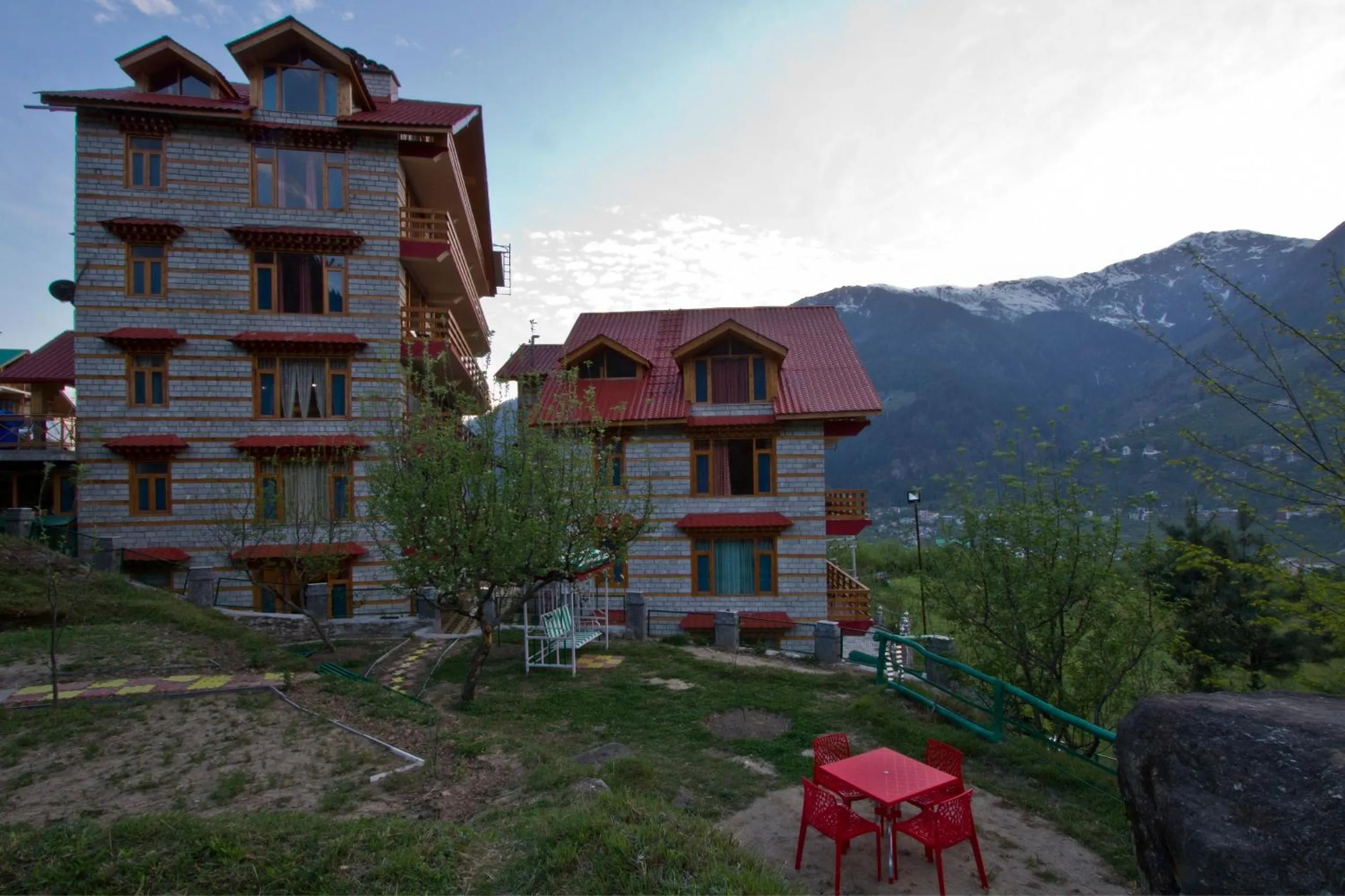Foghills Cottages Manali