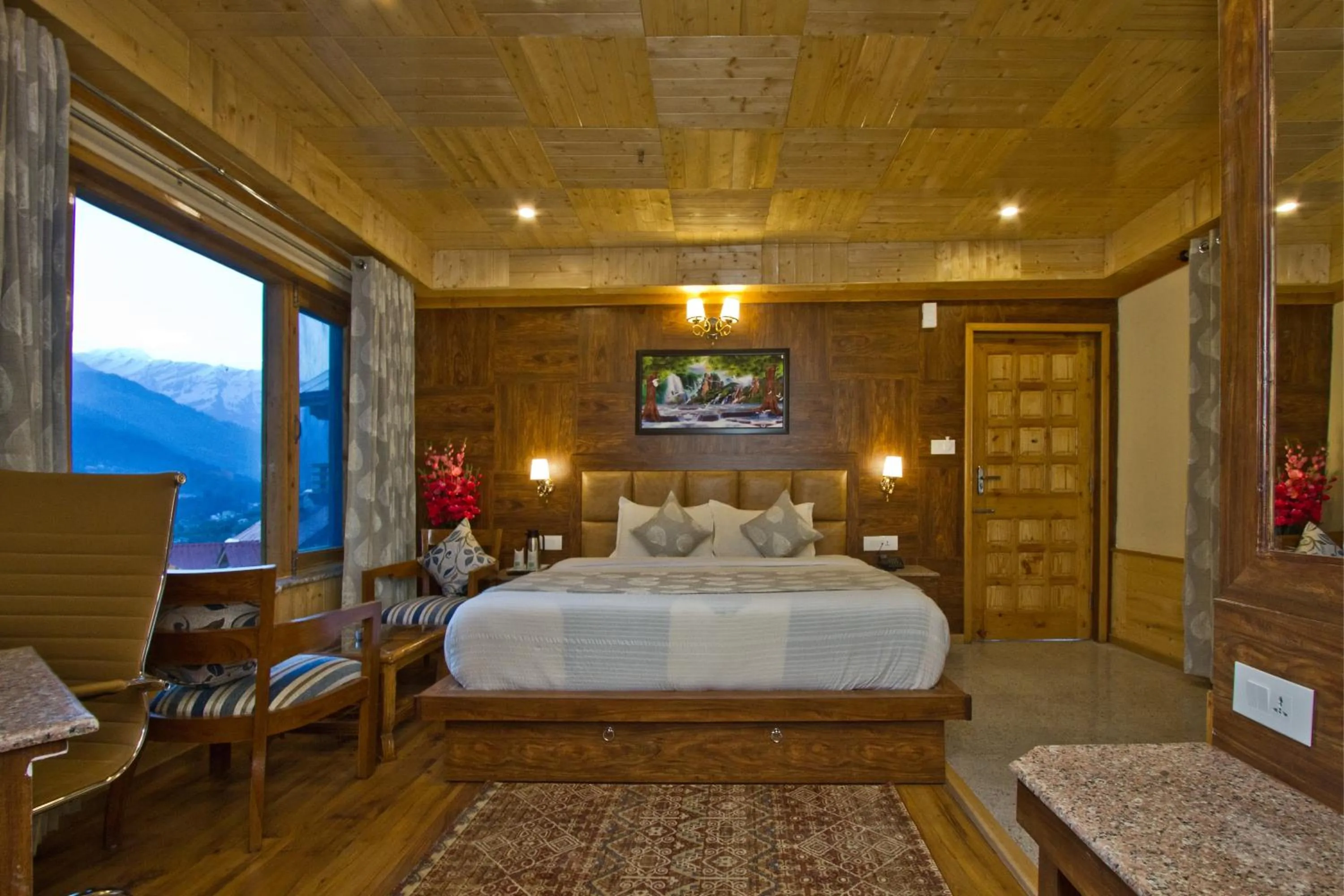 Bed in Foghills Cottages Manali