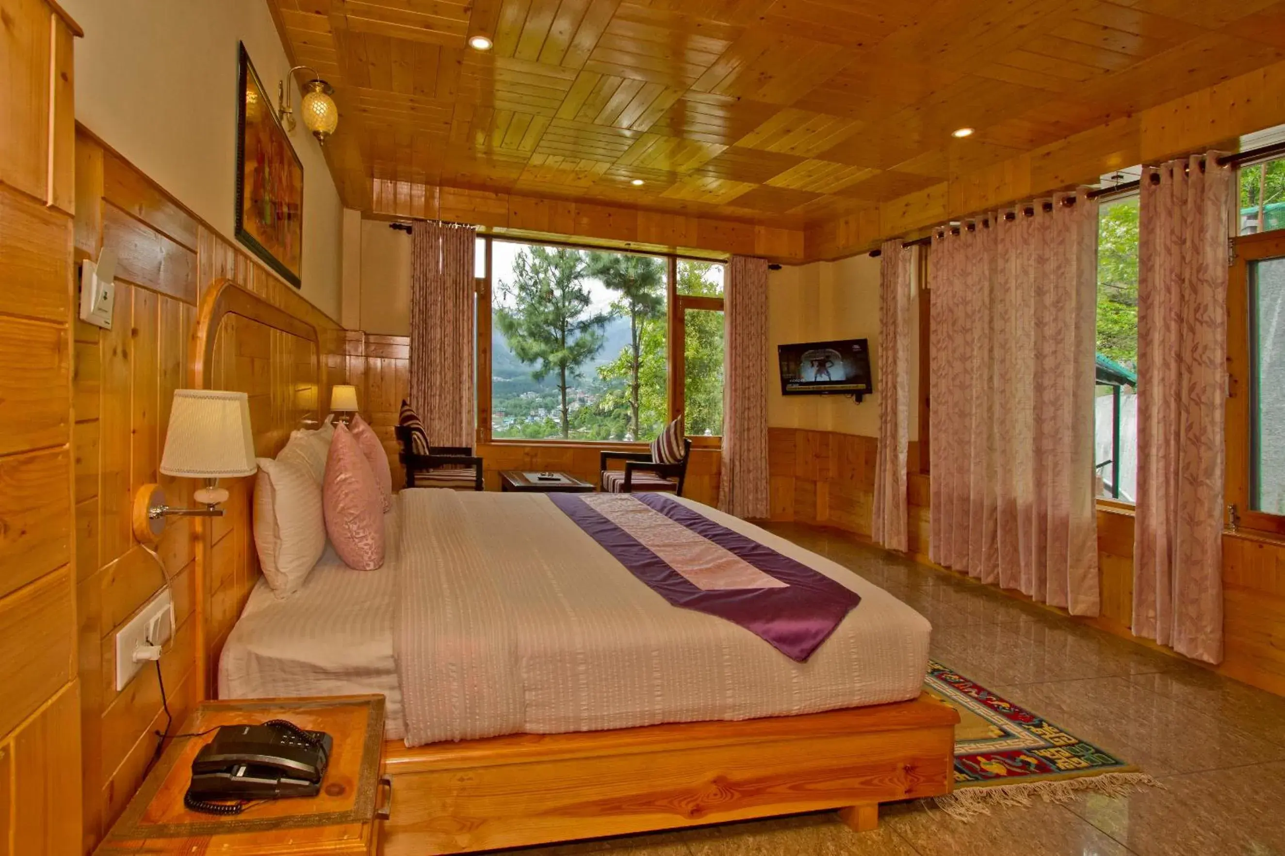 Bed in Foghills Cottages Manali Bed in Foghills Cottages Manali
