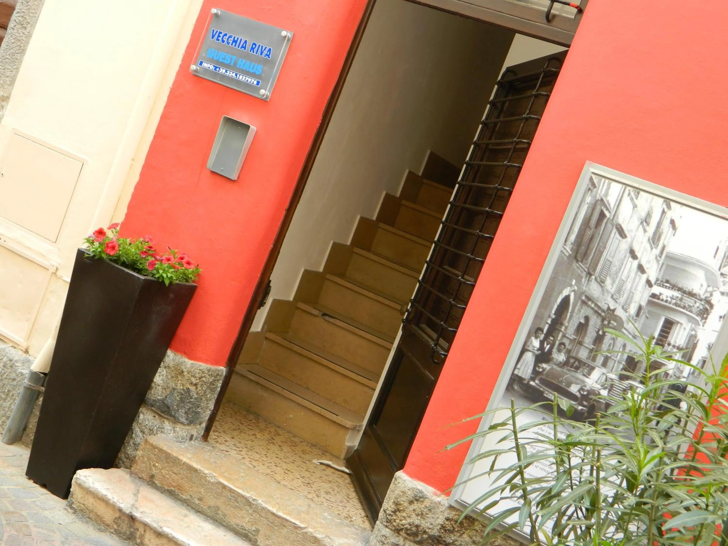 Facade/entrance in Vecchia Riva