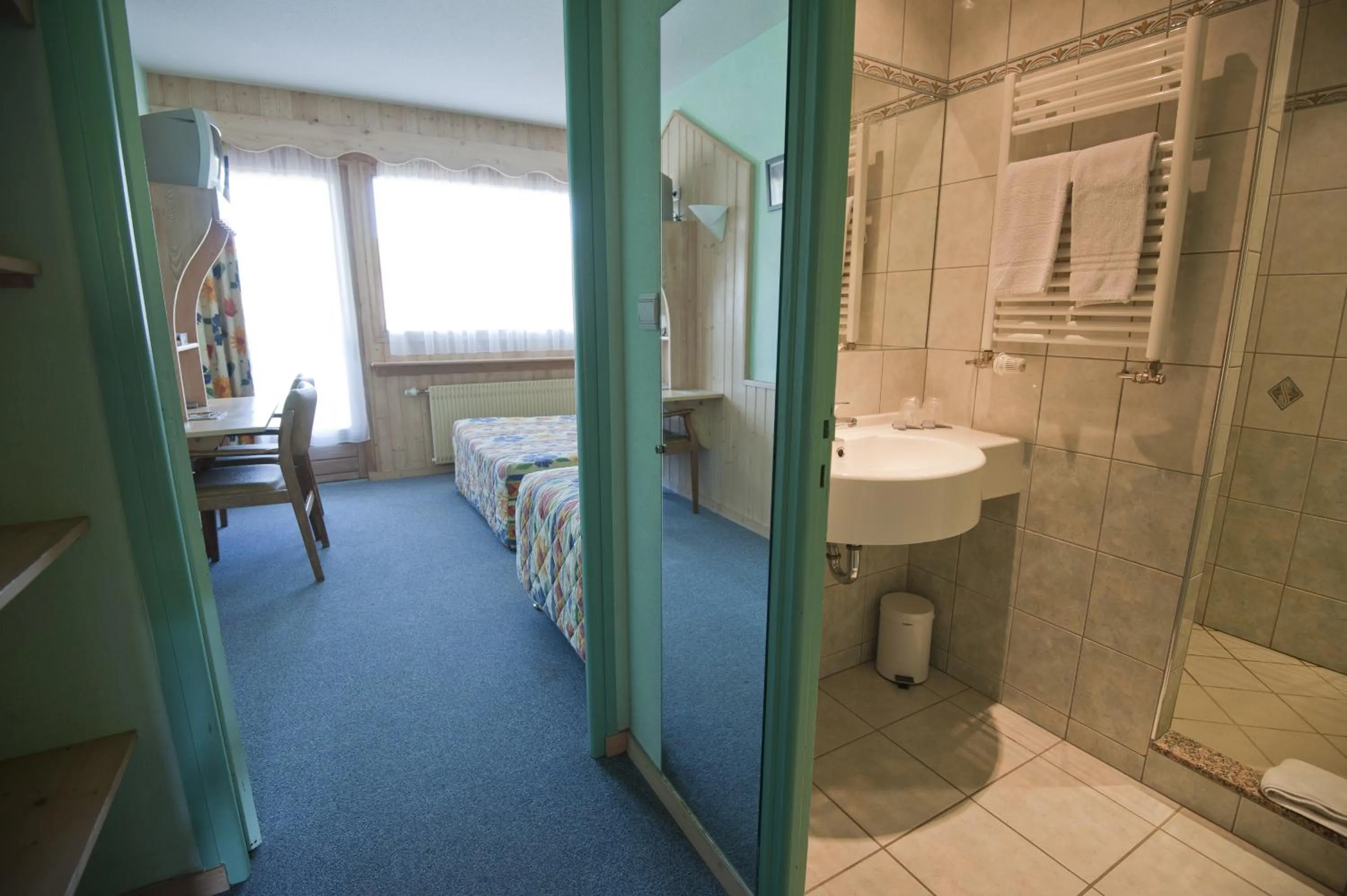 Bathroom in Etoile des Neiges Hôtel et Piscine