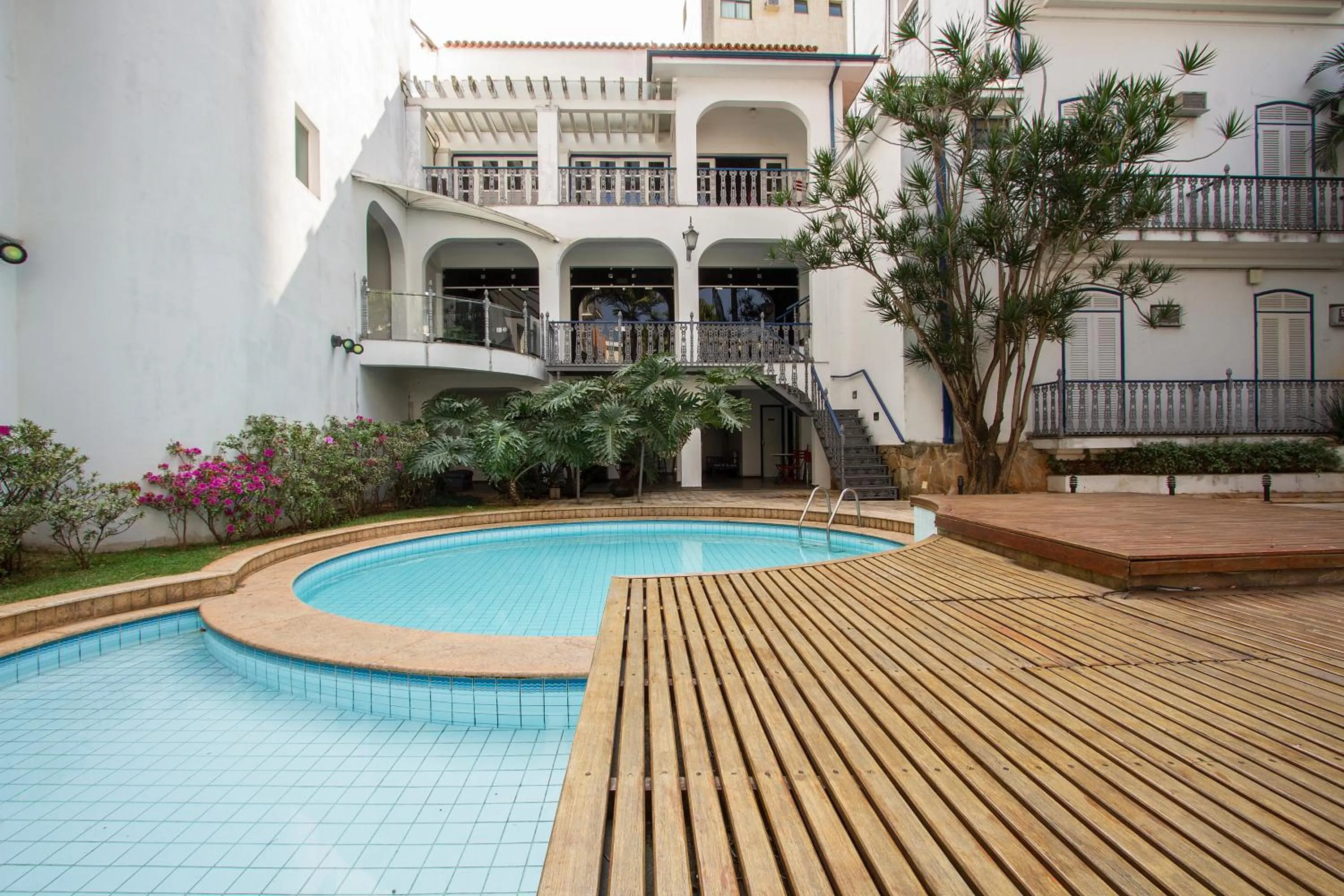 Swimming pool in Vitória Palace Hotel