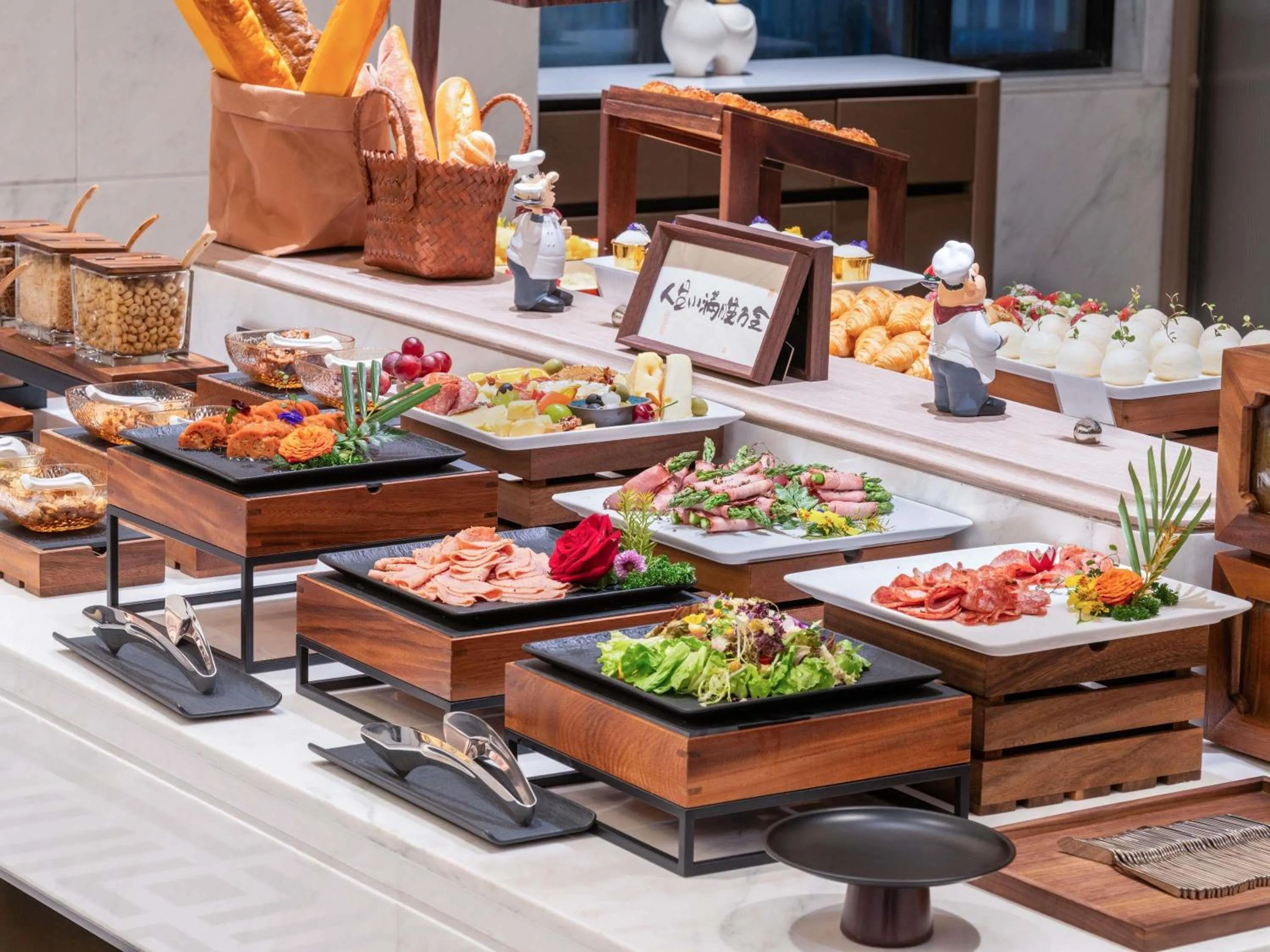 Restaurant/places to eat in Novotel Hangzhou Yuhang