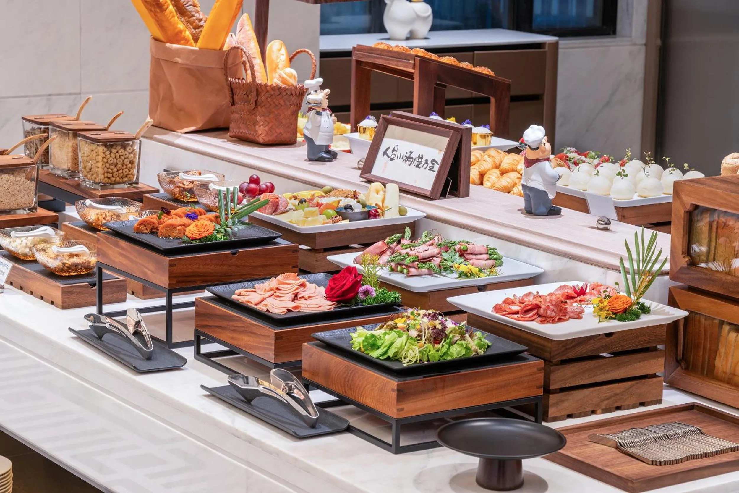 Restaurant/places to eat in Novotel Hangzhou Yuhang