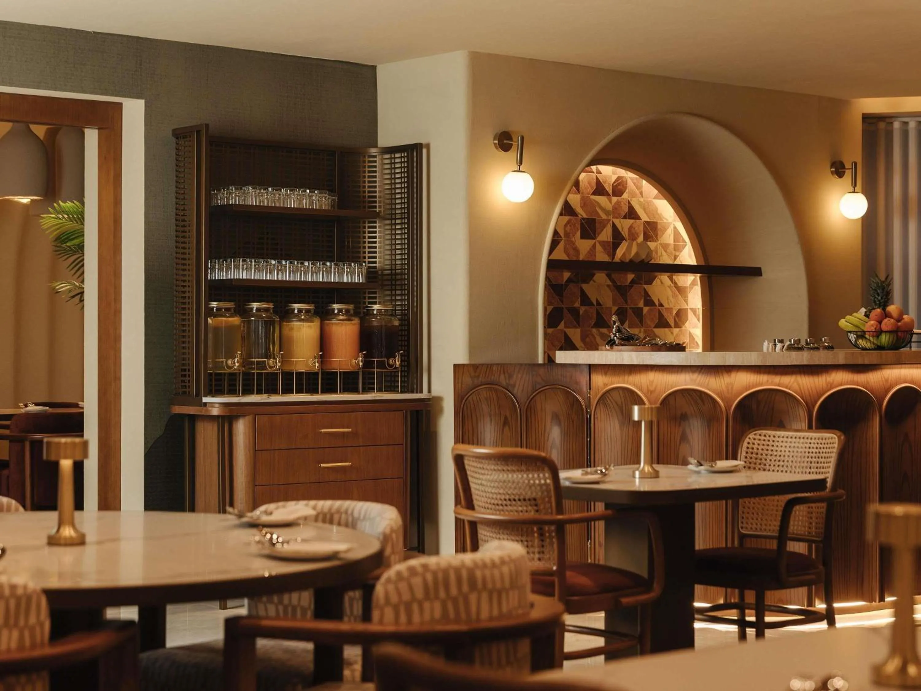 Restaurant/places to eat in Mercure Abu Dhabi Downtown