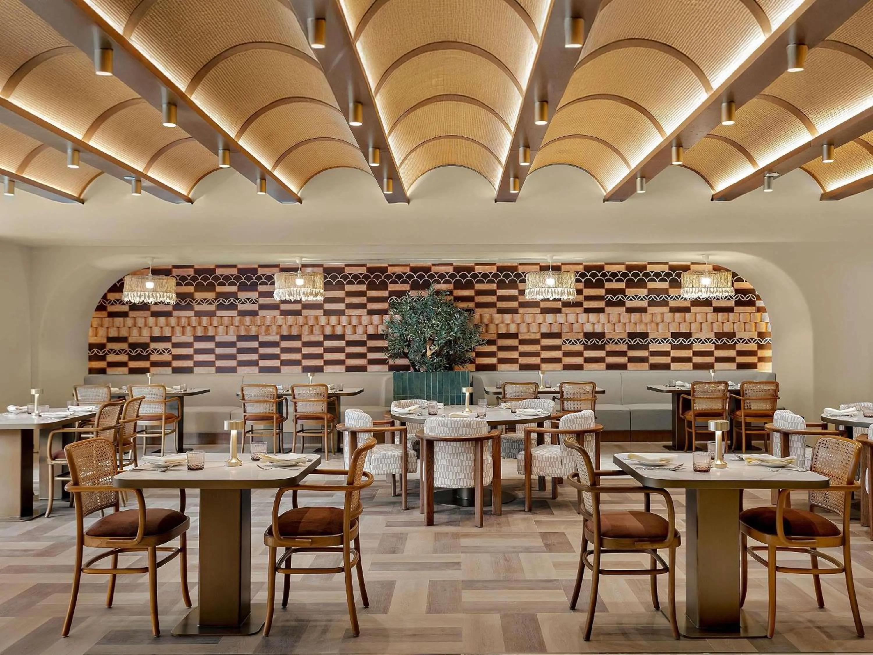 Restaurant/places to eat in Mercure Abu Dhabi Downtown