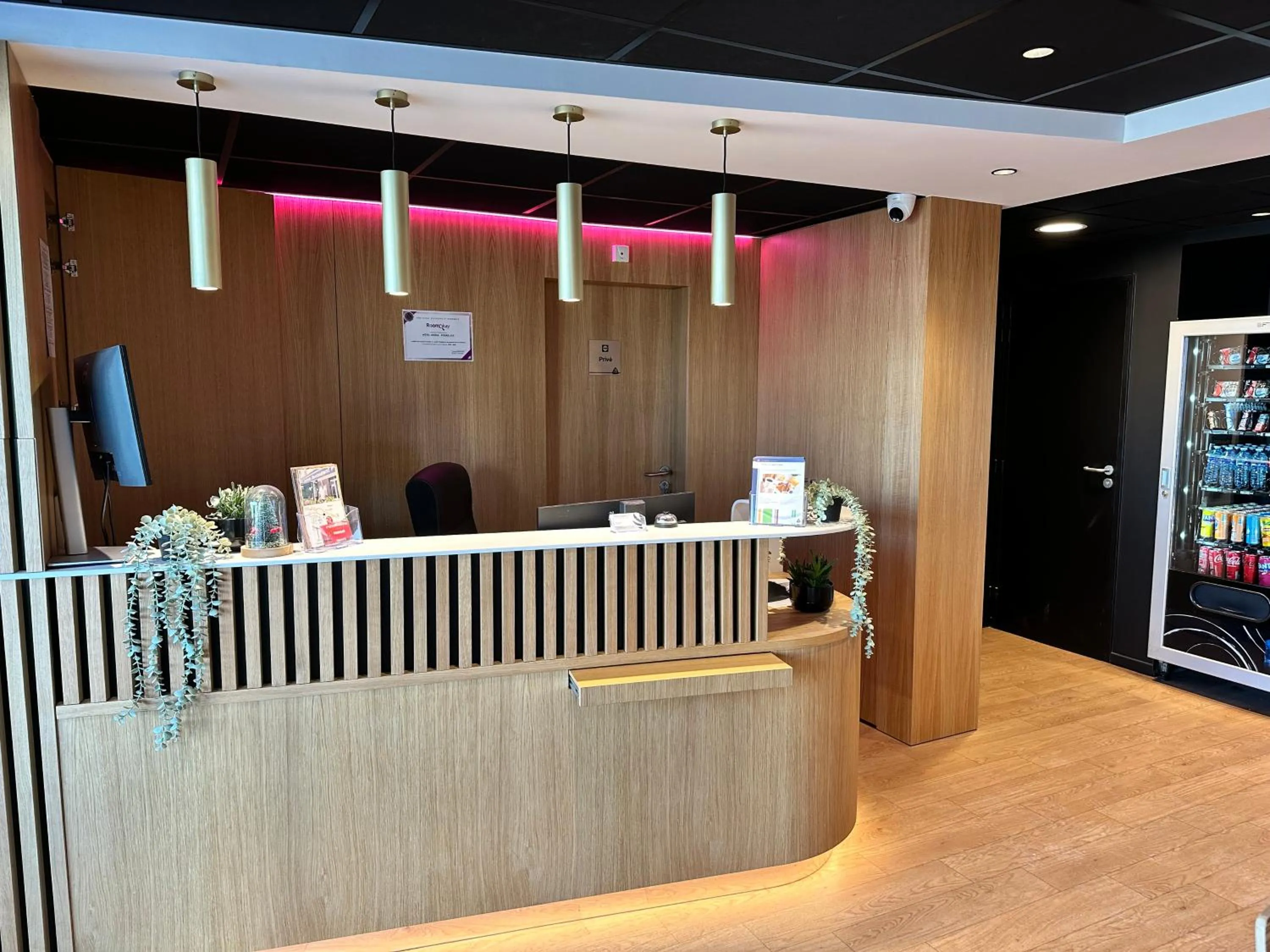 Lobby or reception in Hôtel Akena Pierrelaye