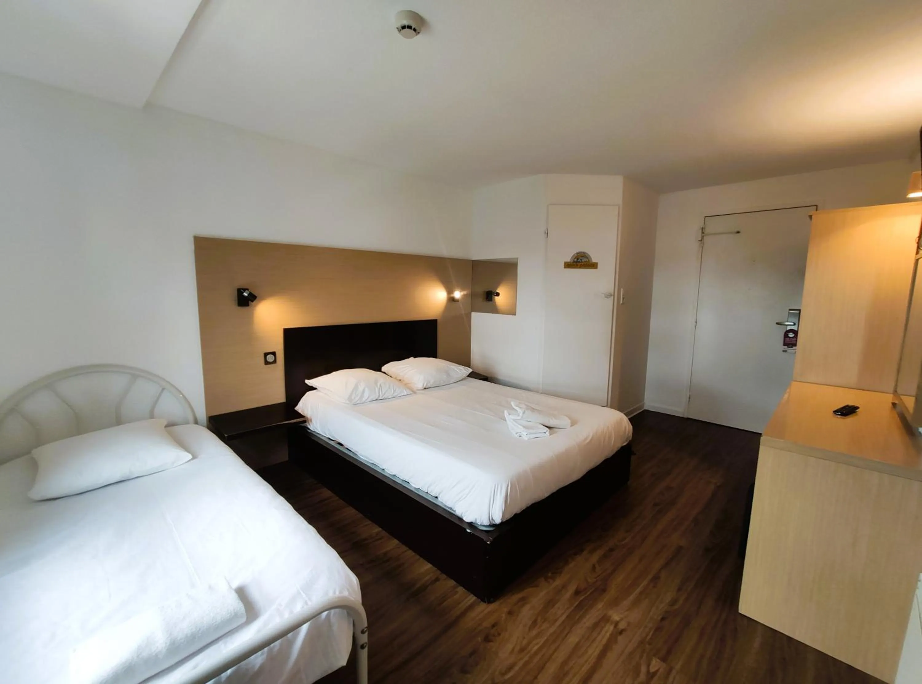 Bed in Hôtel Akena Pierrelaye