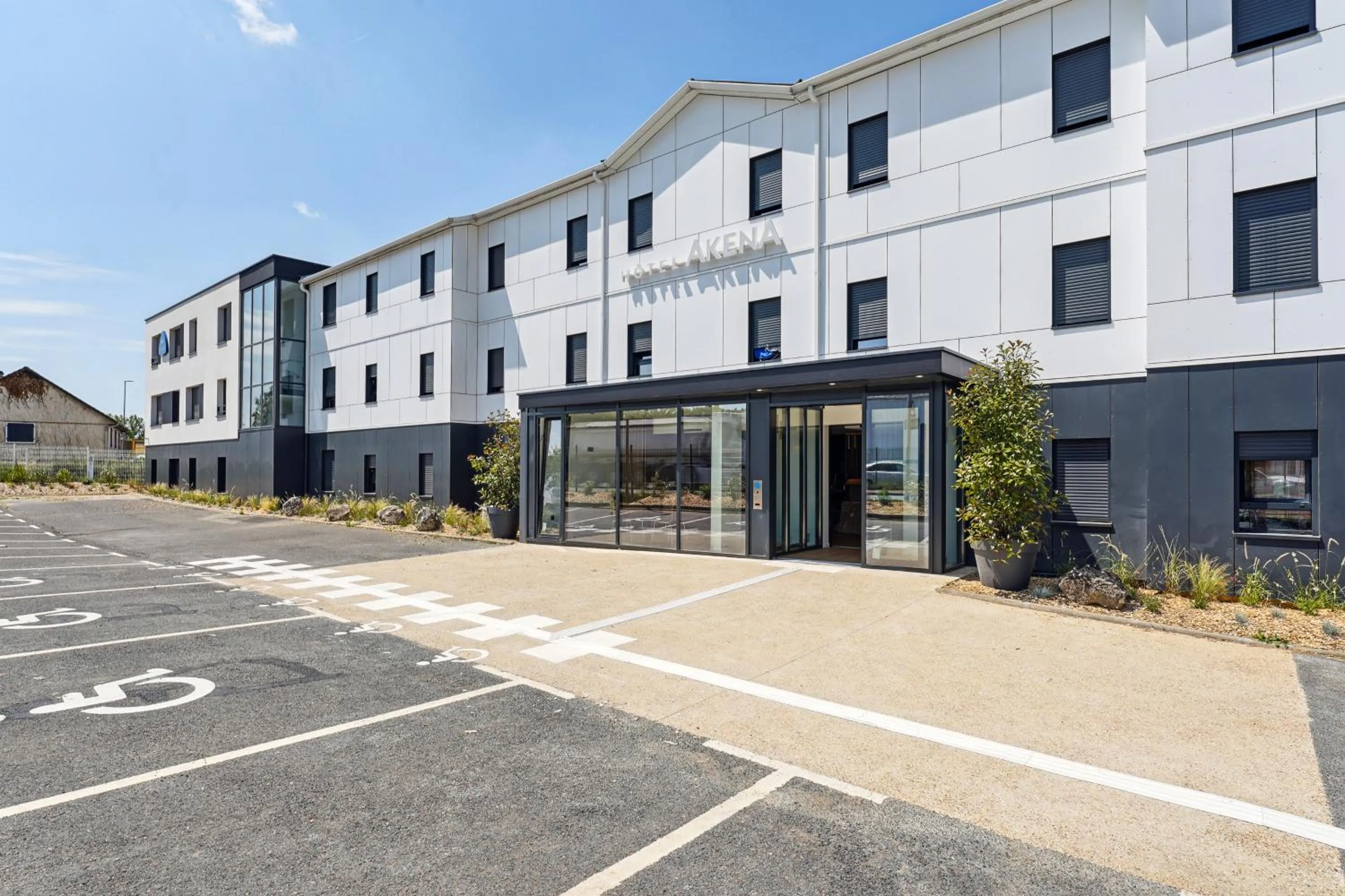 Property building in Hôtel Akena Pierrelaye