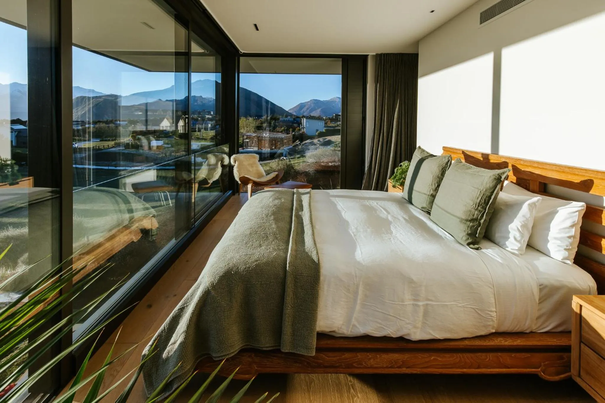 Bed in Ridgecrest - Sleeps 12 - Mountain Views