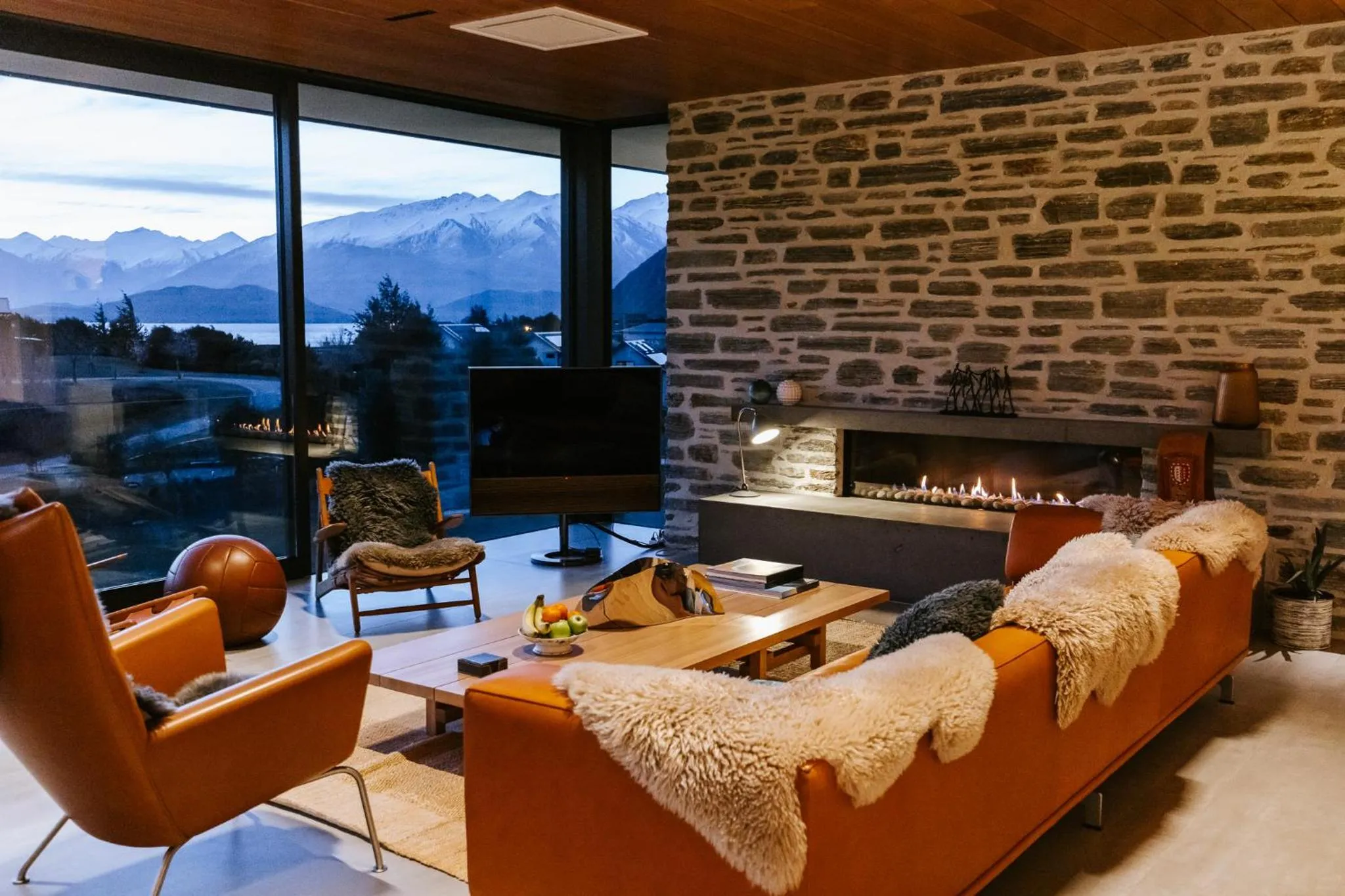 Living room in Ridgecrest - Sleeps 12 - Mountain Views