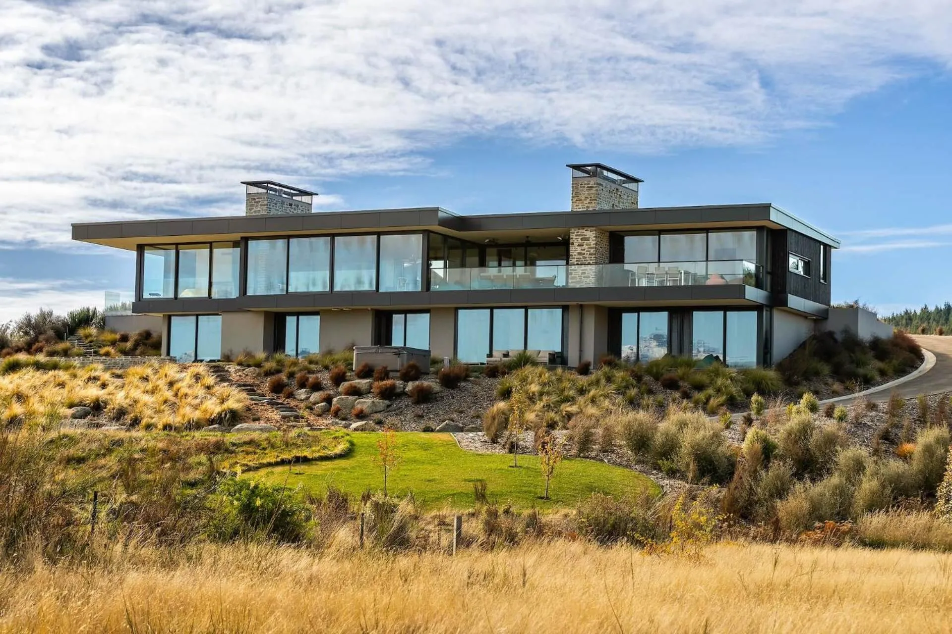 Property building in Ridgecrest - Sleeps 12 - Mountain Views