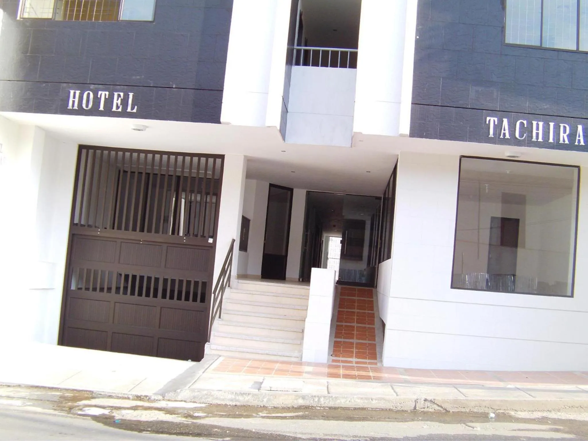 Facade/entrance in Hotel Táchiras