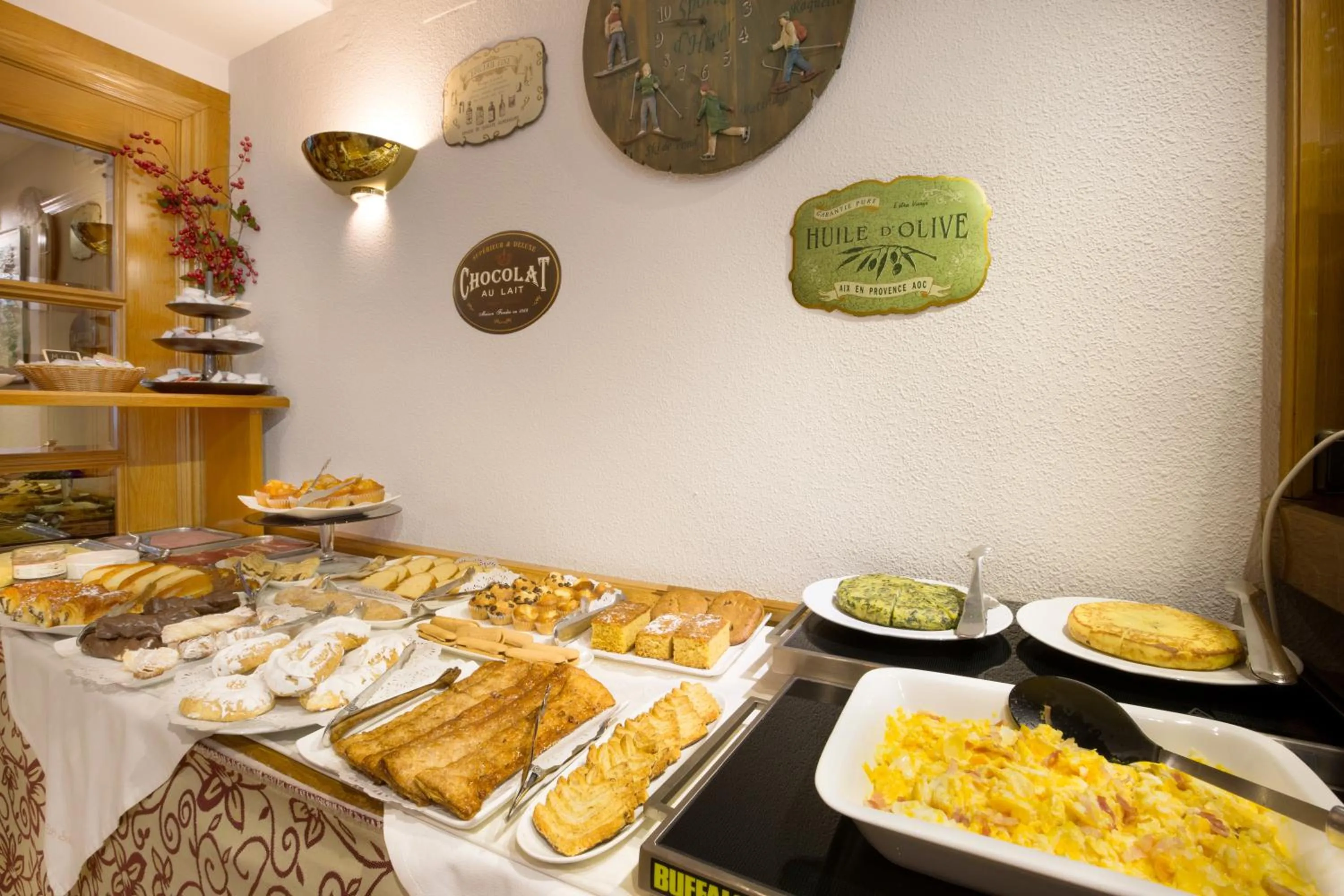 Buffet breakfast in Hotel Eth Solan & SPA