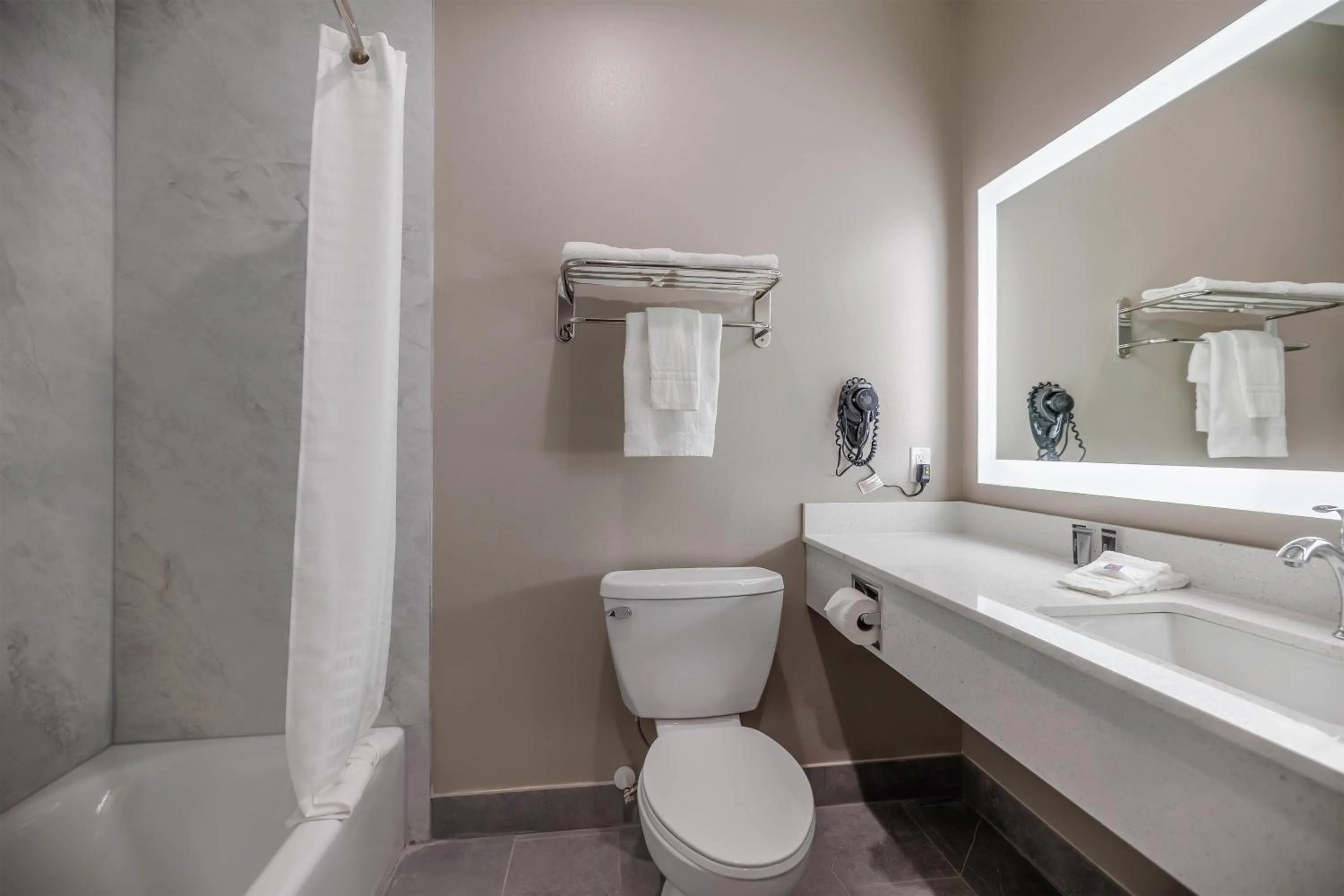 Bathroom in Studio 6 Giddings