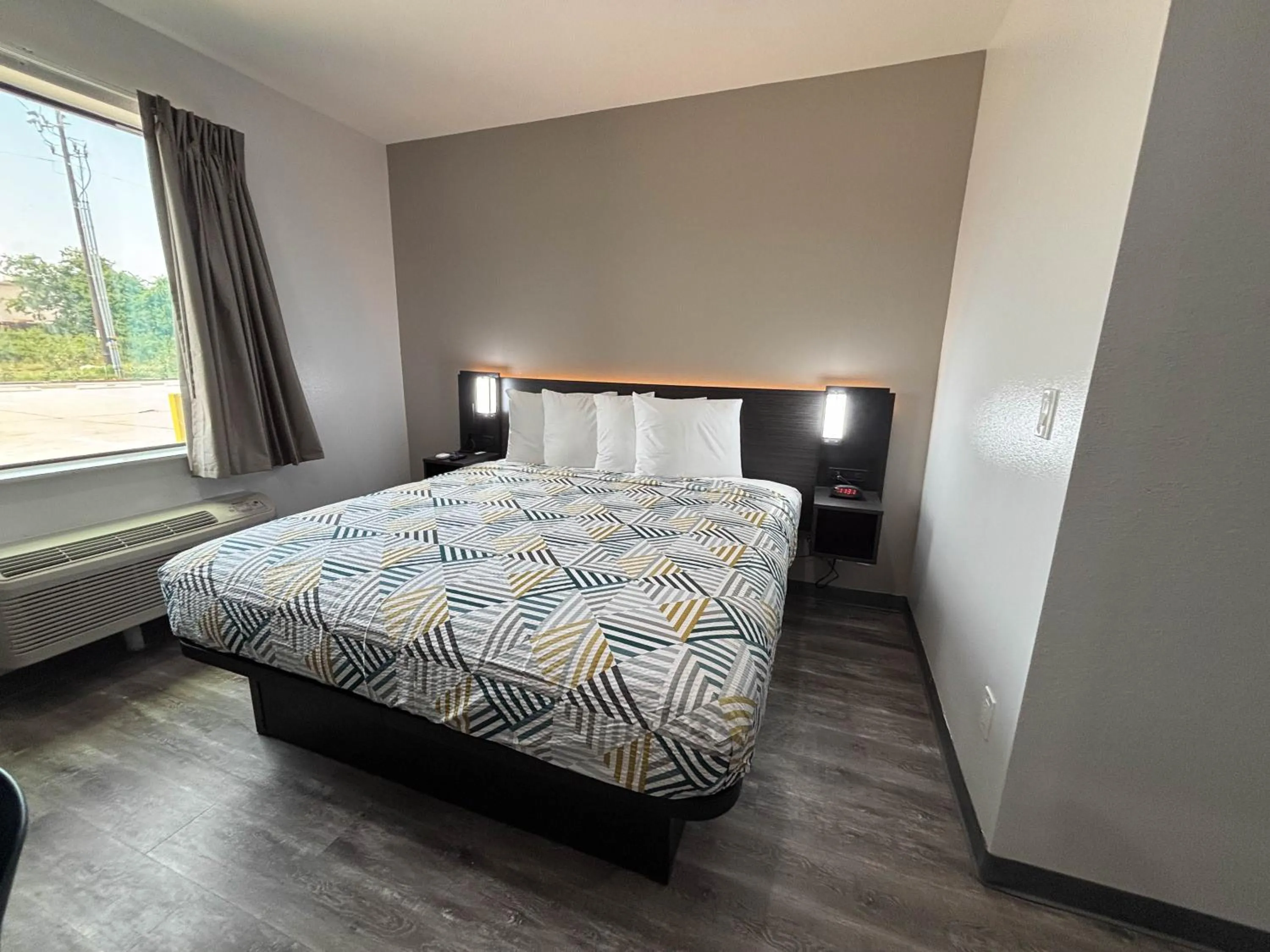 Bed in Studio 6 Giddings