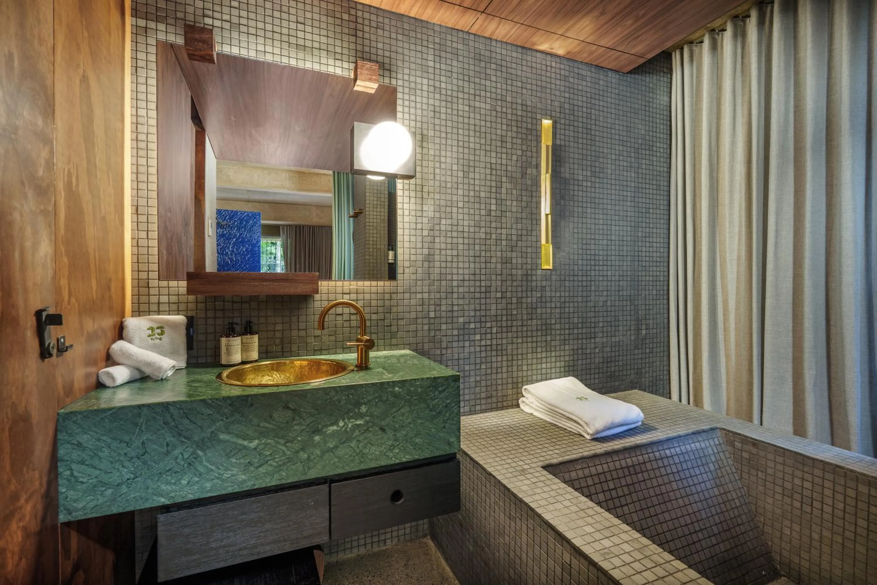 Bathroom, Bed in 23 Living
