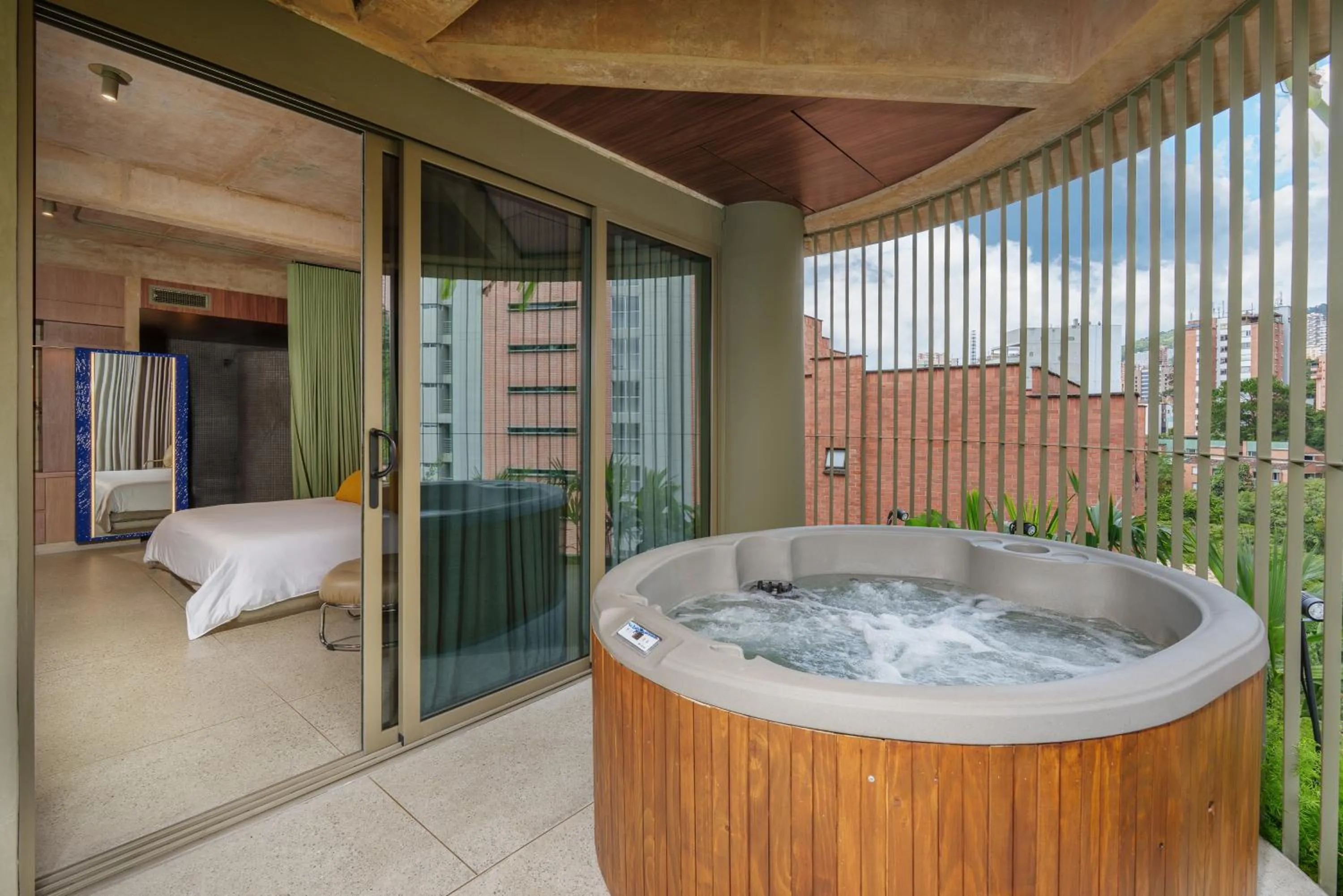 Hot Tub in 23 Living