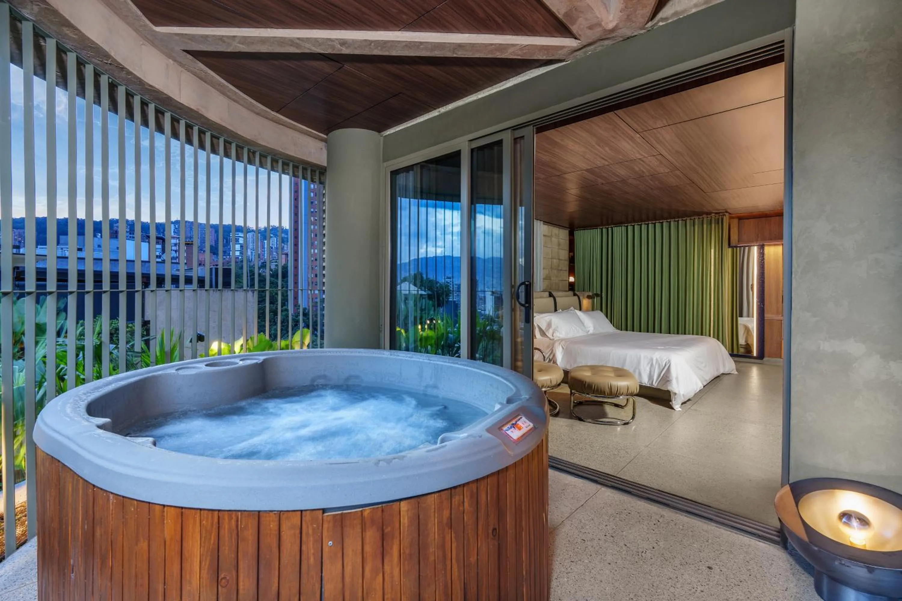 Hot Tub in 23 Living