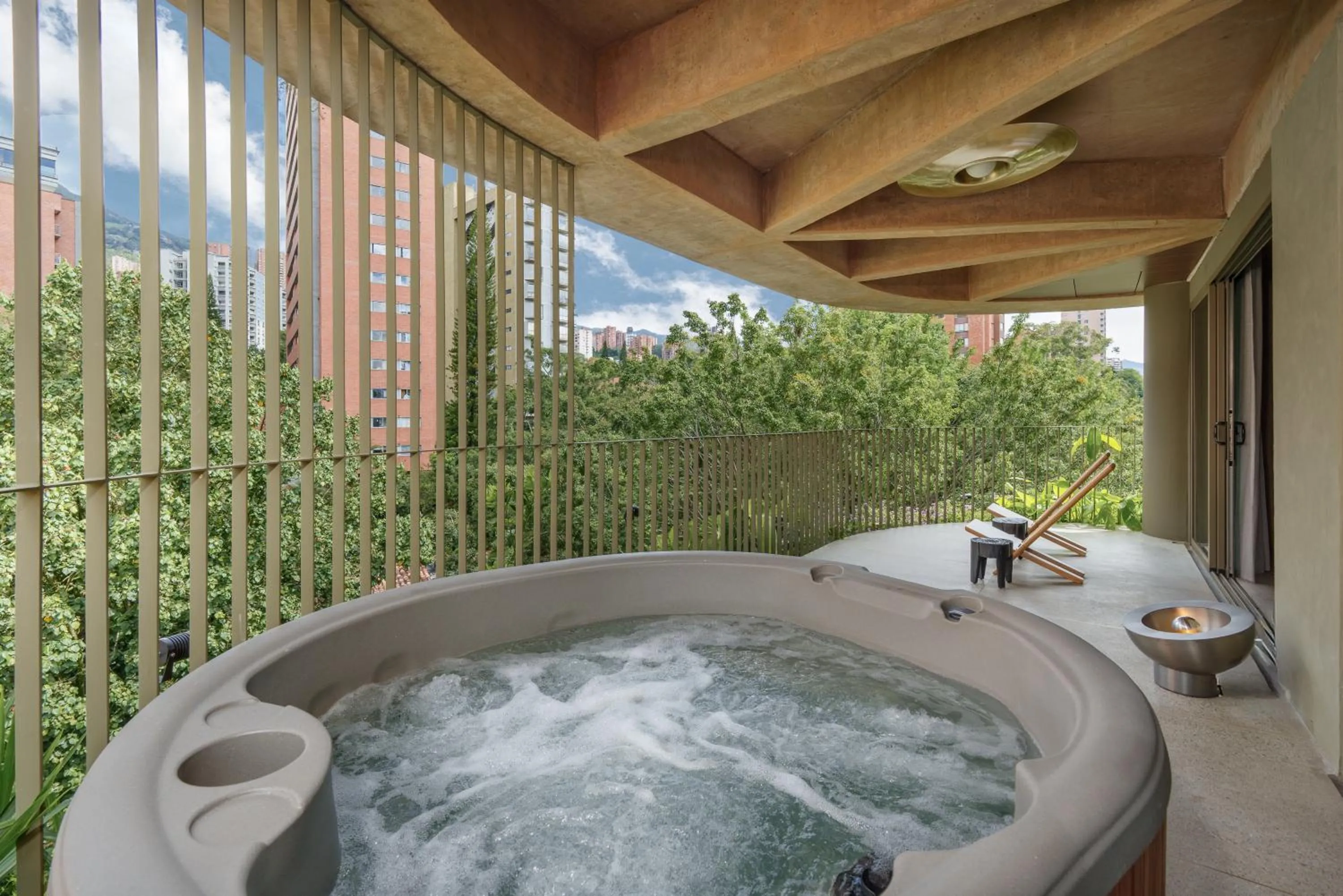 Hot Tub in 23 Living
